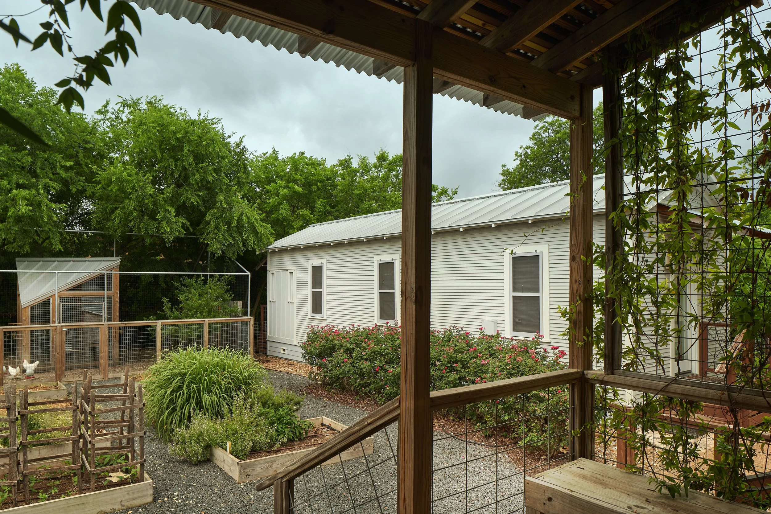 Exterior view, Facing Exterior of Leigh Street Shotgun House, Leigh Street Shotgun House, San Antonio, Texas, 2015. Photo by Dror Baldinger