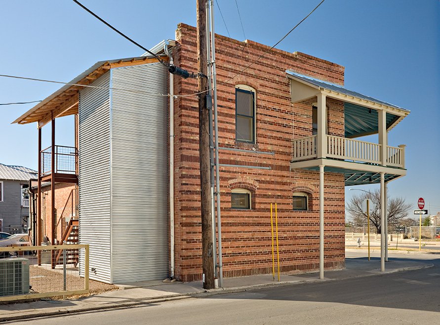 Building Corner, Devine Street Residence, San Antonio, Texas, 2009. Photo by Chris Cooper Photography
