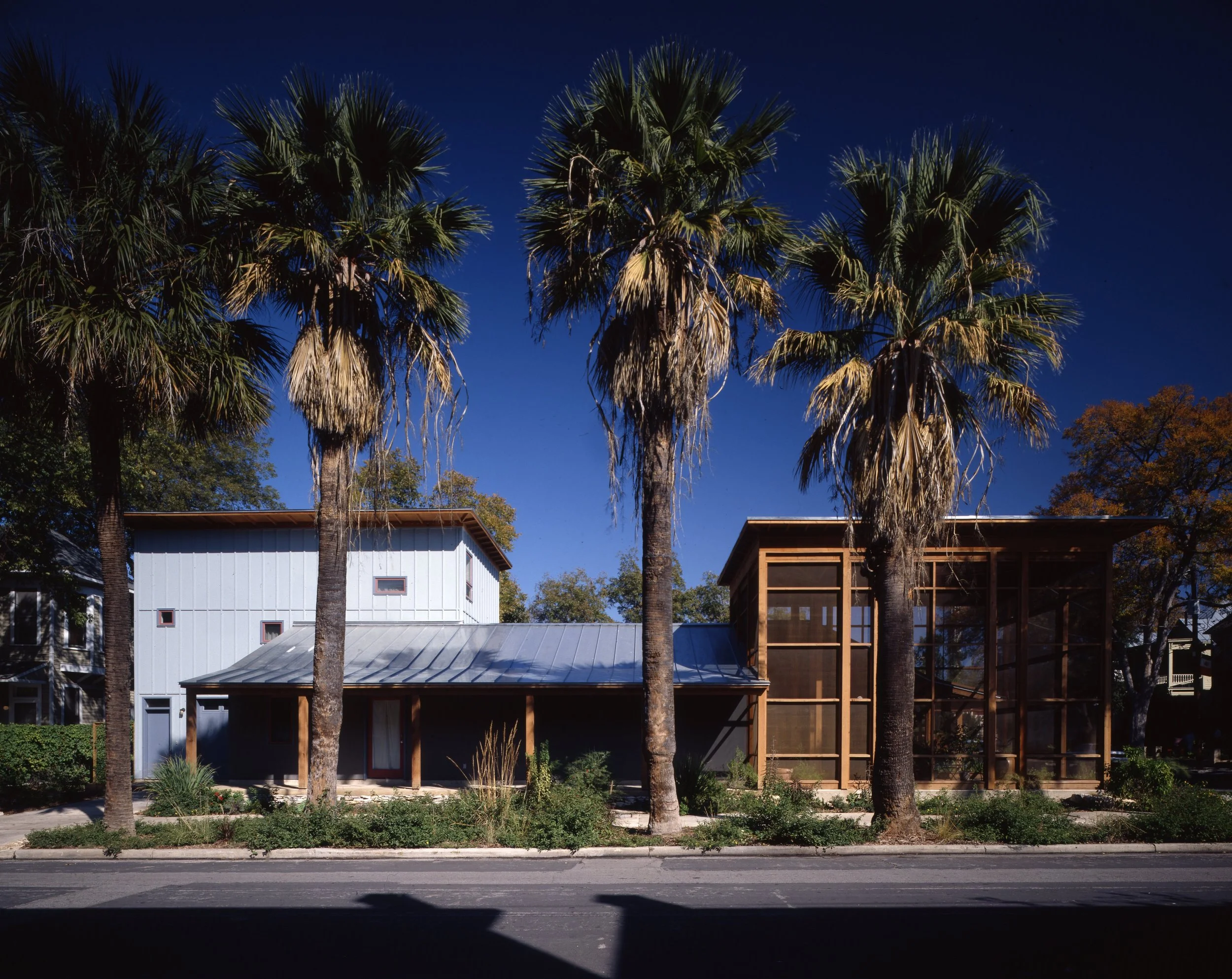 Exterior view, Madison Street Residence, San Antonio, Texas, 1995. Photo by Larry Pearlstone