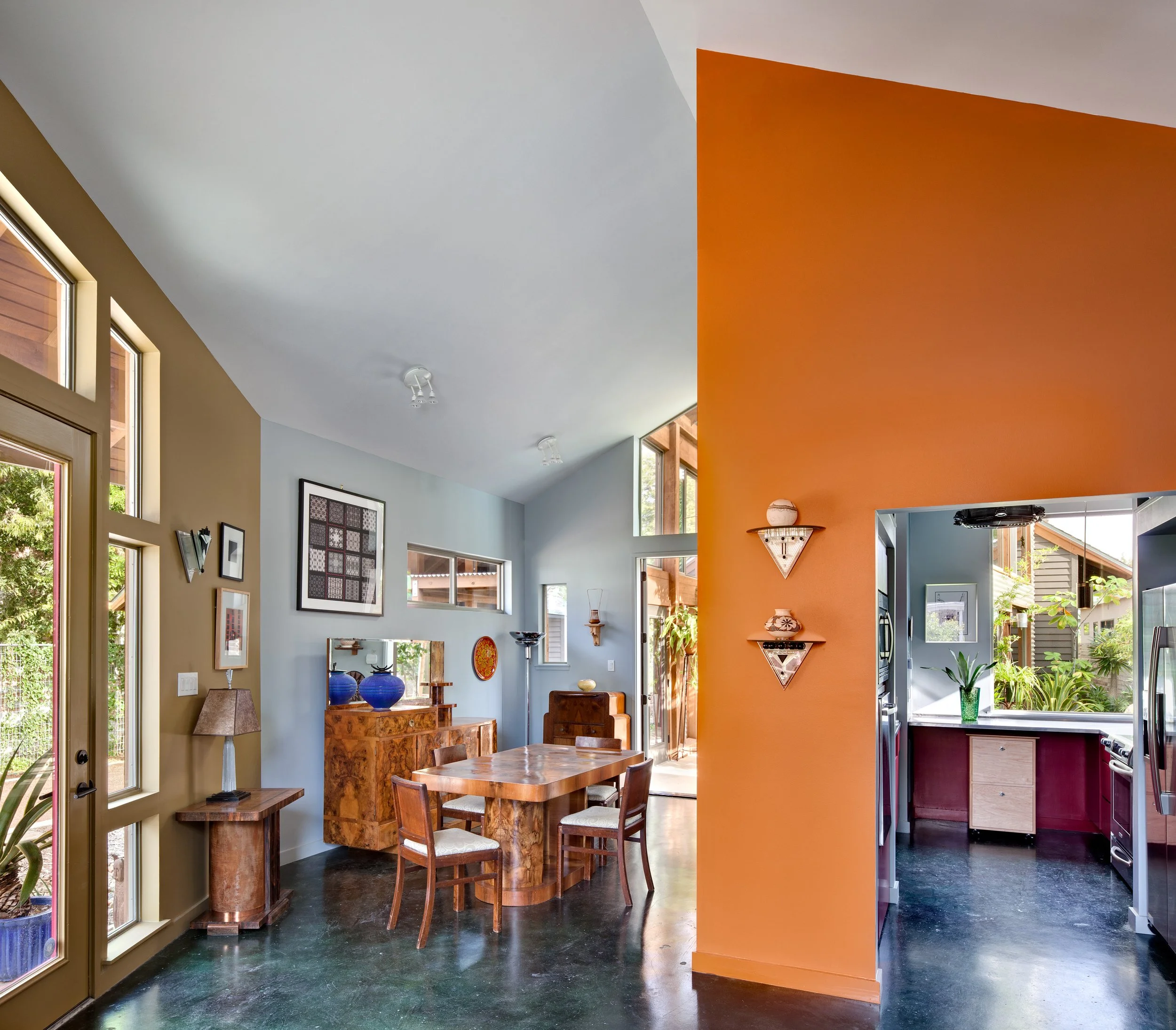 Dining room/kitchen, Devine Street Residence, San Antonio, Texas, 2009. Photo by Chris Cooper Photography