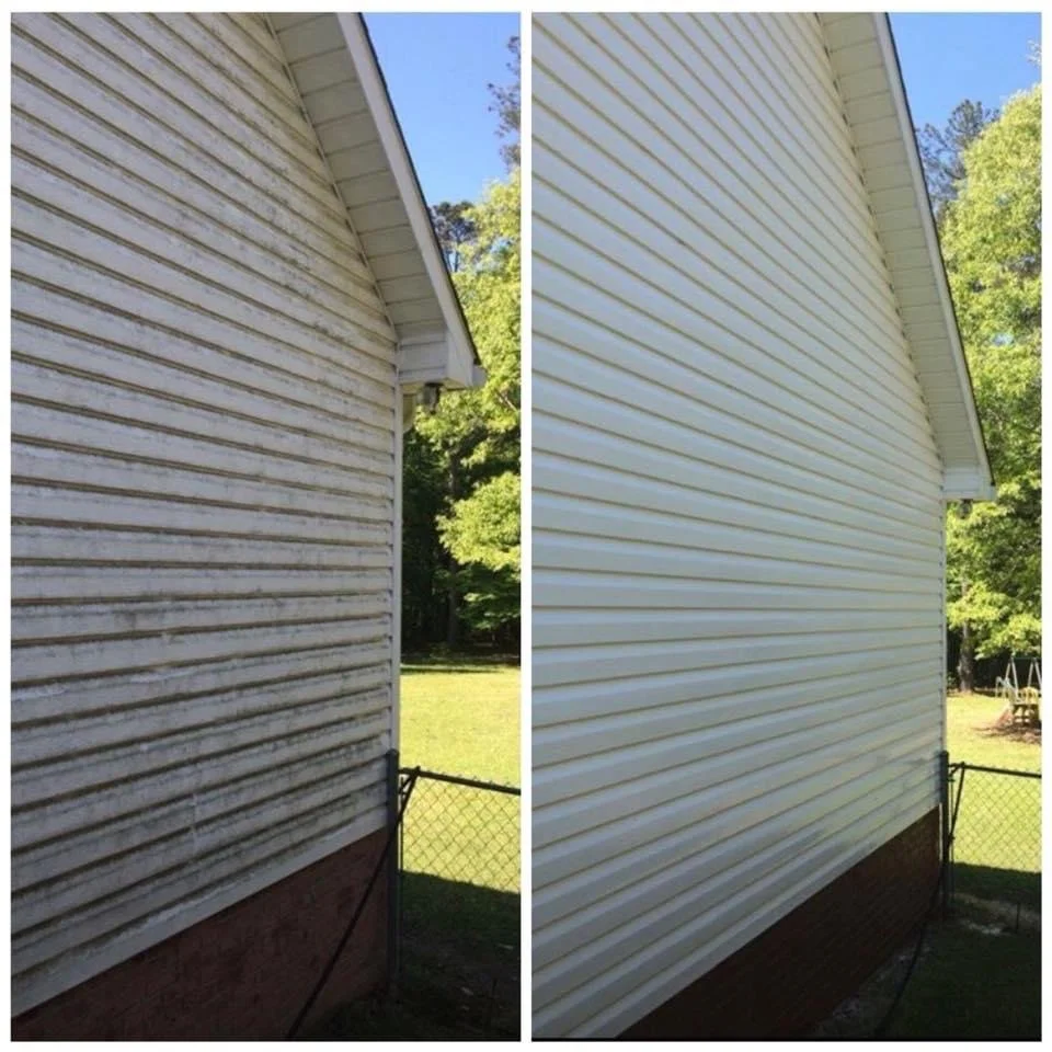 Side of a house before and after cleaning, showing dirty and clean white vinyl siding.