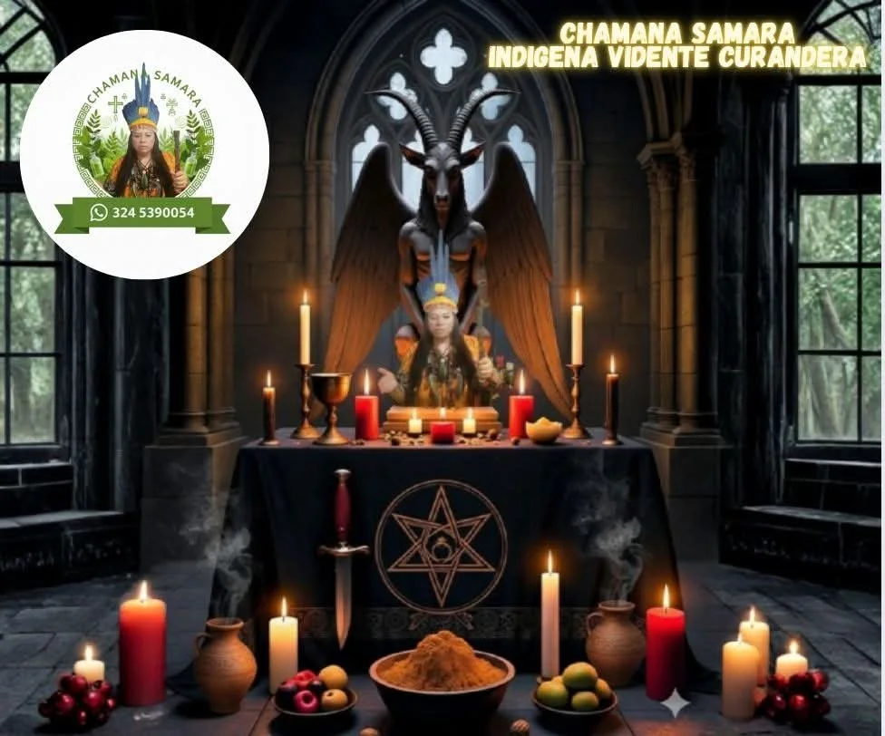 Altar con figuras deidades indígenas y símbolos místicos, rodeado de velas, frutas y ofrendas, en una iglesia o catedral con ventanas grandes y paredes de piedra.