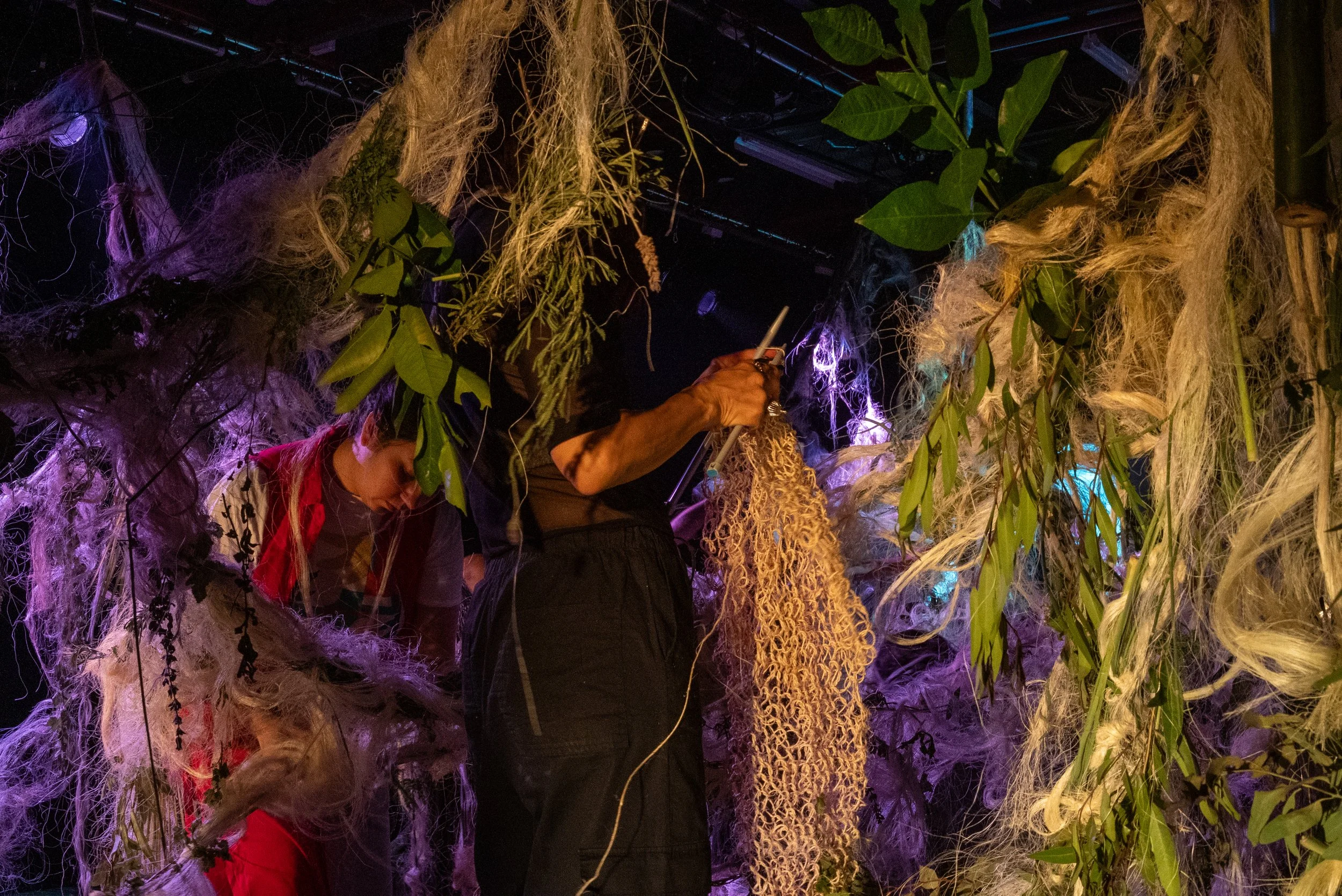 knitted installation, hands knitting, hands knitting with needles, 2-person performance AGAVE