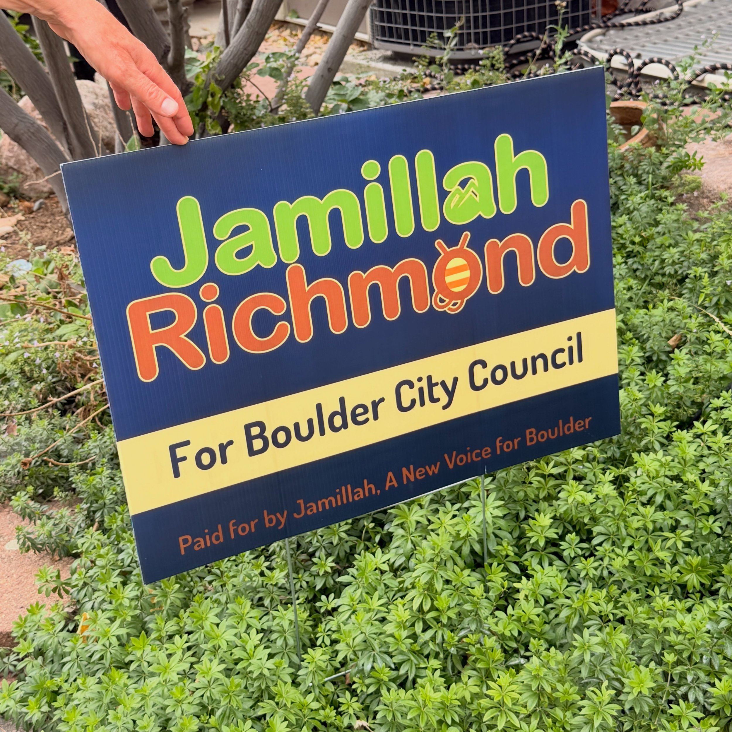 Yard signs are making their way to a yard near you! Request yours by clicking the link in bio and going to volunteer in the menu today! #bouldercitycouncilcandidate #jamillahanewvoice #boulder #VoteNov3
