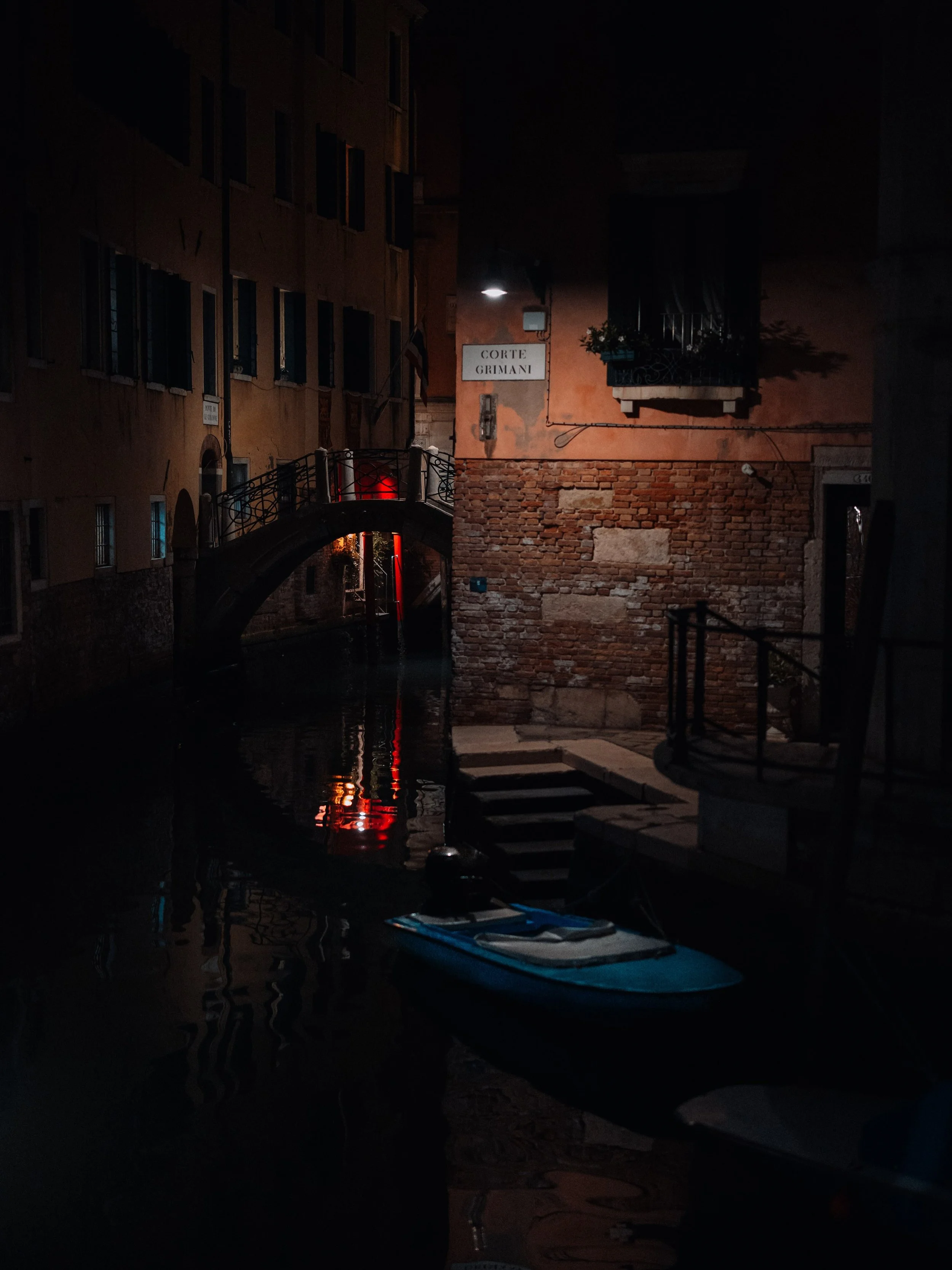 Venice after dark&mdash;where quiet canals, weathered walls, and reflections of light make the city feel like a scene from another time. 🇮🇹

📍 Venice, Italy
📸 Code 5 Photography

#Venice #Venezia #ItalyPhotography #NightPhotography #TravelPhotogr