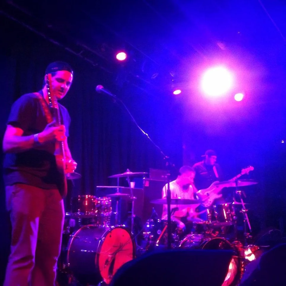 Light bending.
Sound melting.
The Social.