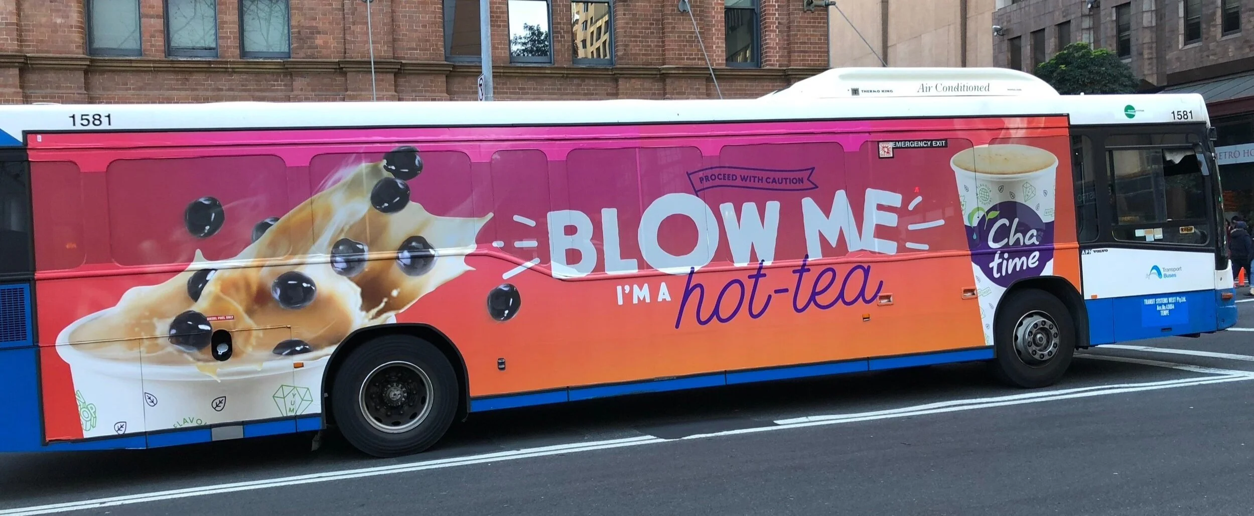 Chatime_Hot-tea_Bus_cropped.jpg