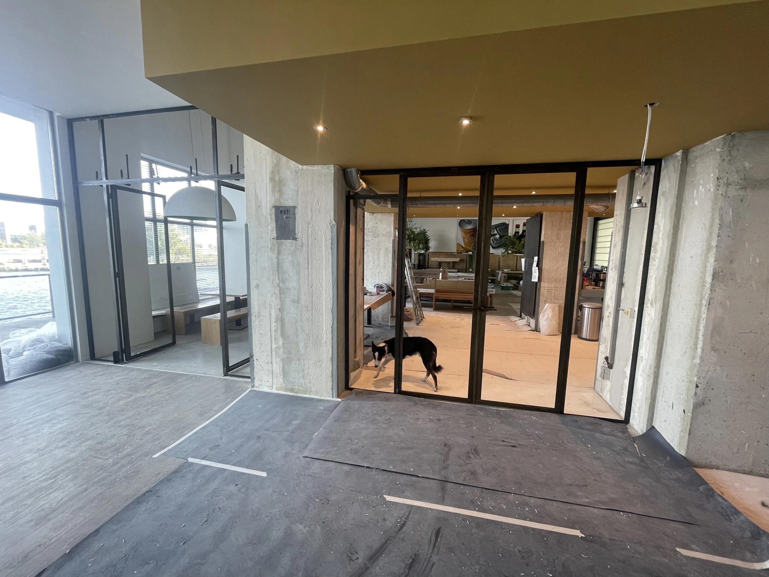 Dubbele glazen deuren met groot en klein boven raam