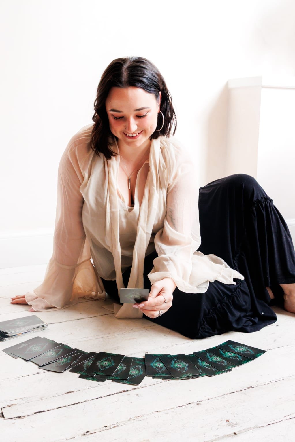 Nicole from Nicole Schiattino Healing, doing a card reading.