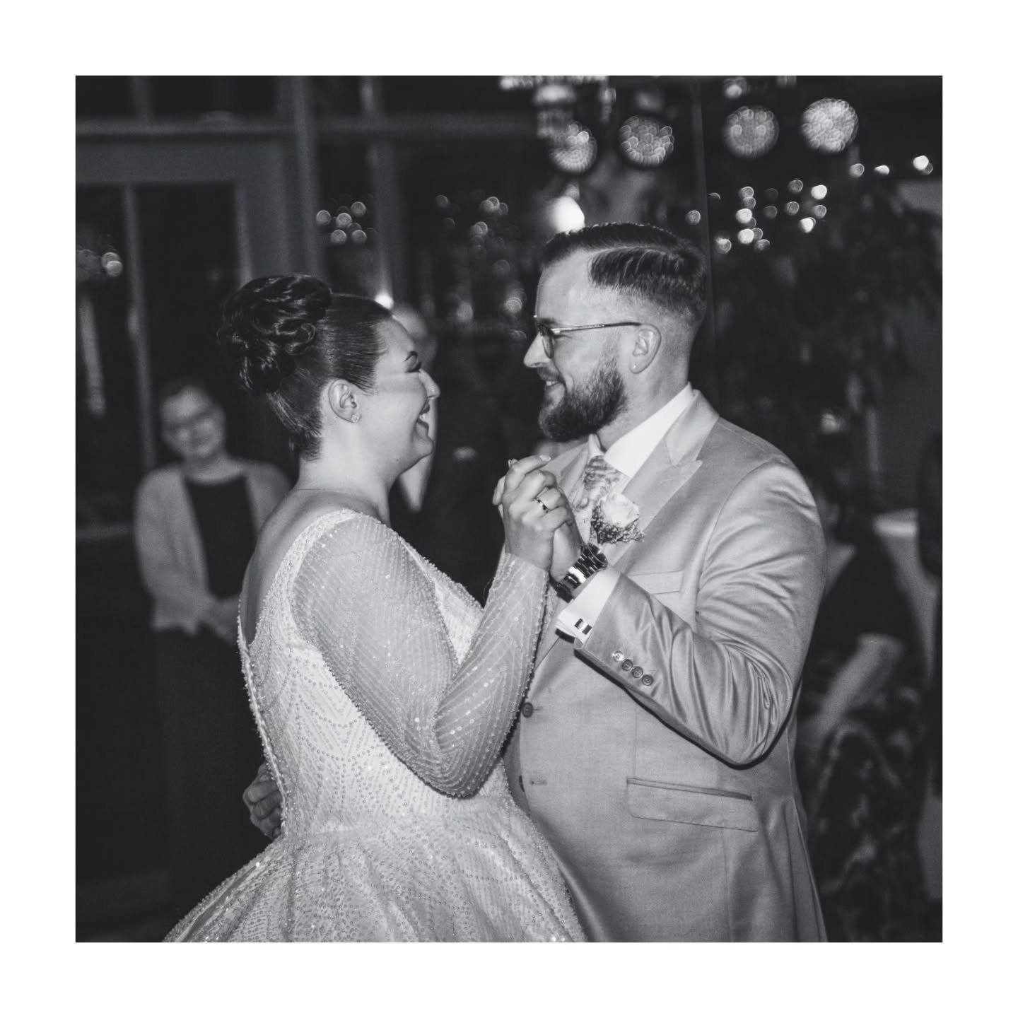 S &amp; S 🤍✨

Ein Tag voller Emotionen, sch&ouml;ner Details und ausgelassener Party-Momente.

Vom Paarshooting &uuml;ber die Location bis zur Feier am Abend &ndash; wir durften diese Hochzeit als Team begleiten und haben Foto- und Videoproduktion &