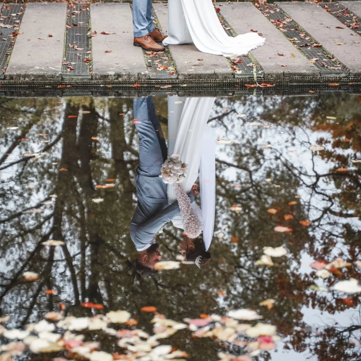 B &amp; S 🤍

Ein ruhiges, emotionales Paarshooting mitten im Gr&uuml;nen &ndash; im wundersch&ouml;nen Planten un Blomen in Hamburg 🌿✨

Zwischen Natur, N&auml;he und echten Momenten entstanden Bilder, die nicht gestellt wirken, sondern sich einfach
