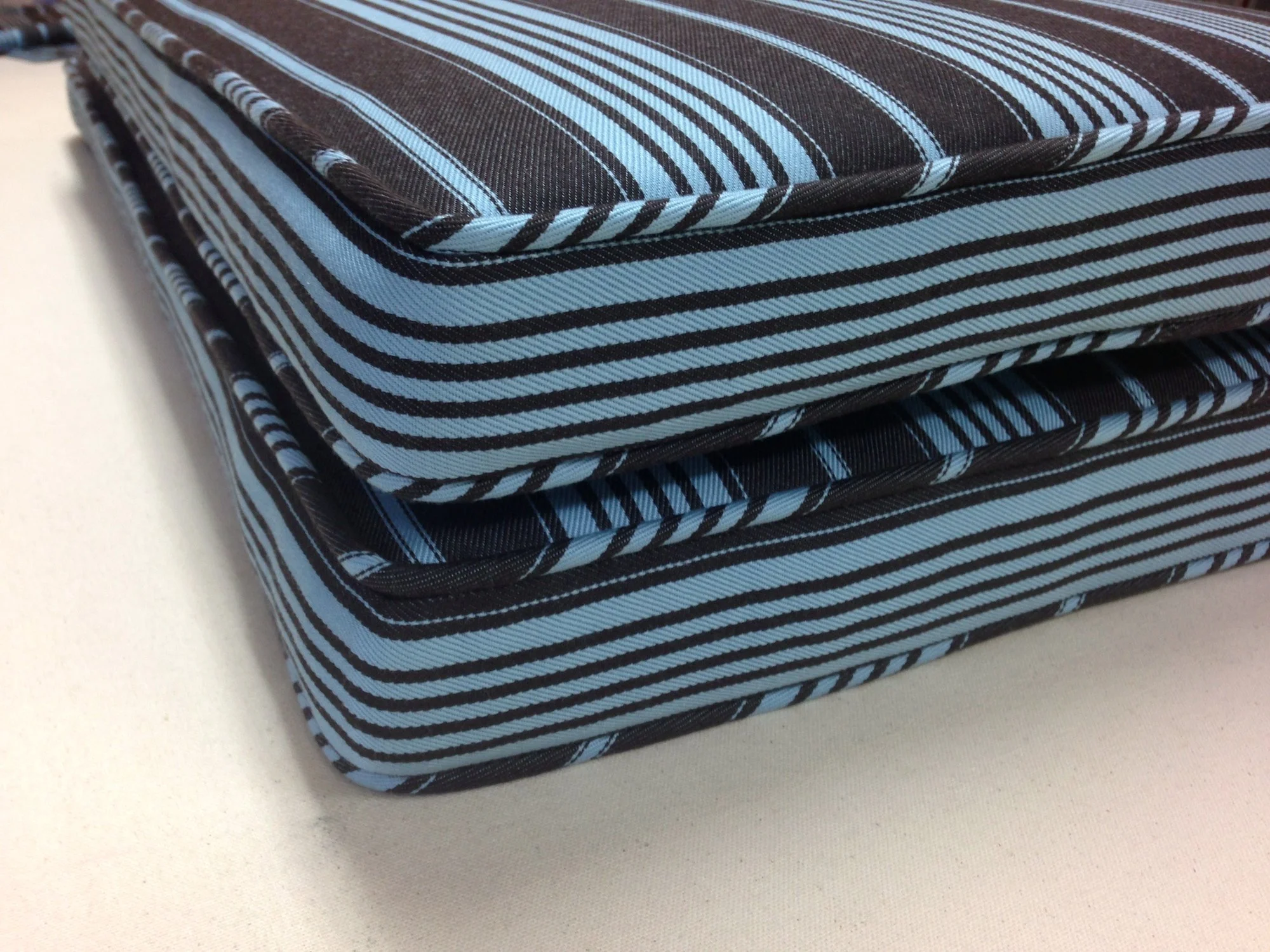 Bench cushions • Design: Janice Aherns Interiors