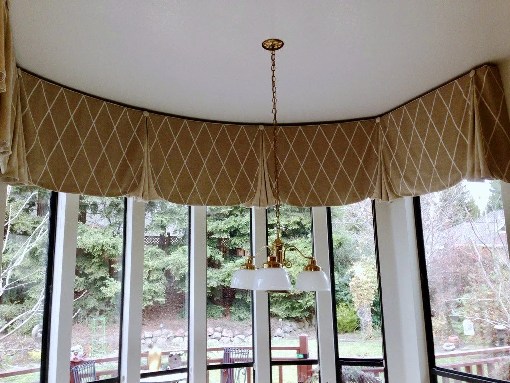 Madelyn Valance in kitchen nook • Design: Bellisimo Decor