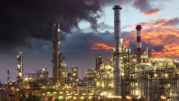 depositphotos_42657799-stock-photo-oil-indutry-refinery-factory.webp