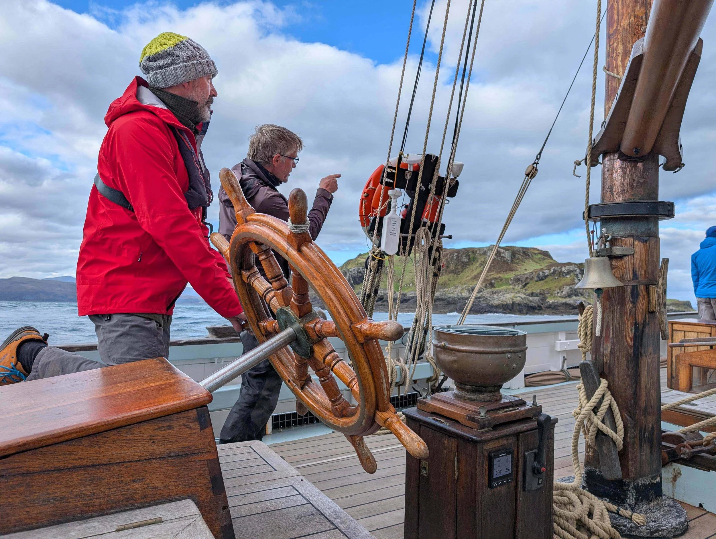 Steve Jones, skipper of Provident teaching guest crew