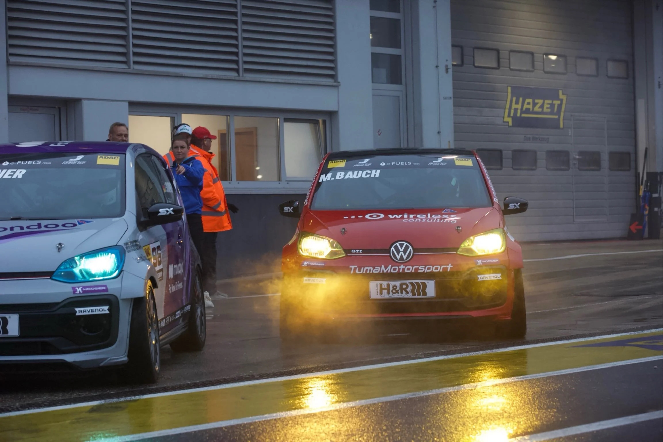 Fog. Cold. Zero visibility. 🌫️

Nicht gerade die perfekten Bedingungen f&uuml;r einen Renntag.

But the atmosphere? Unreal. 🔥🏁