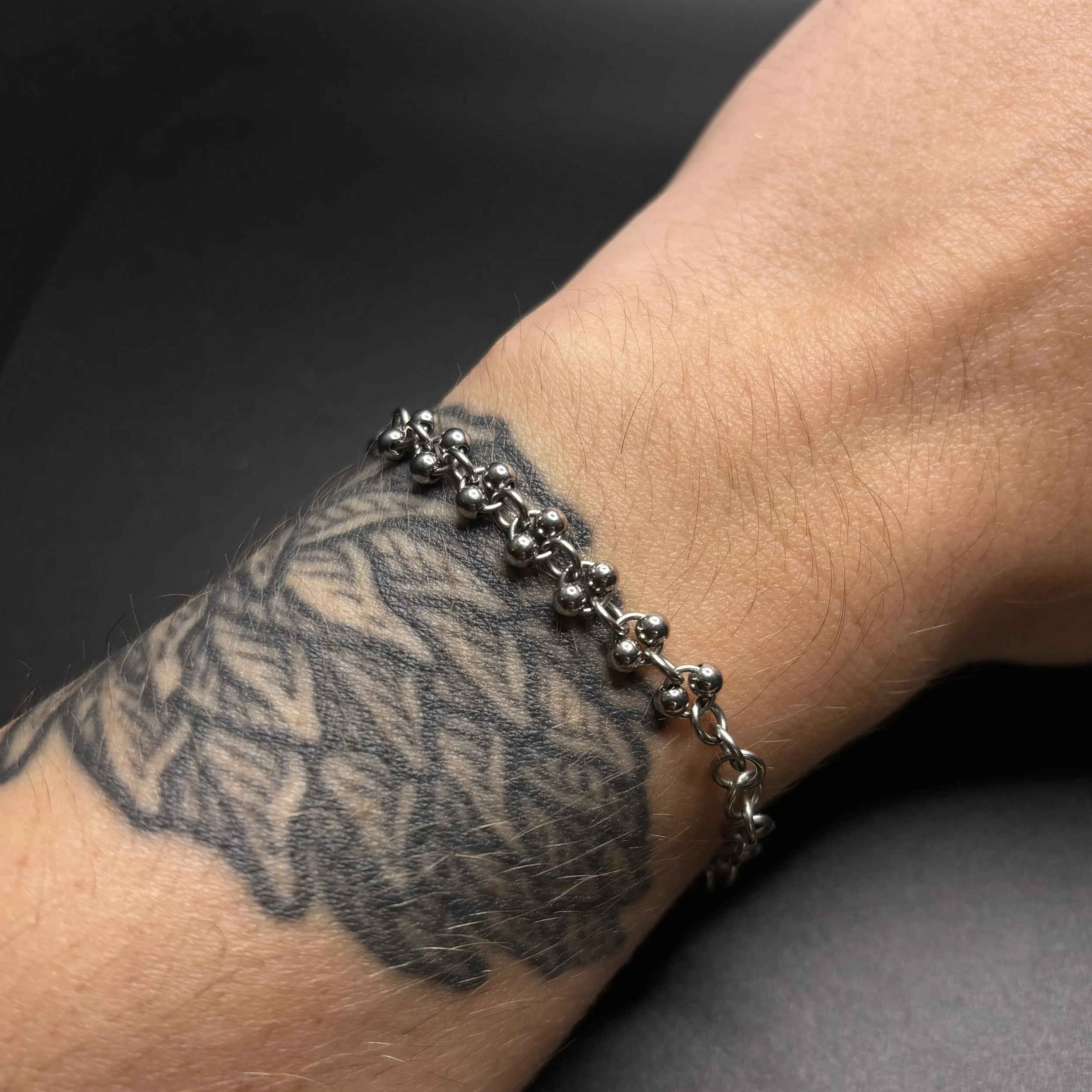 Simple chain with bead details
