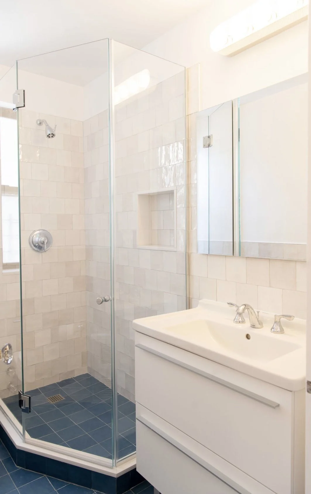 46-bathroom-corner-shower-nyc.jpg