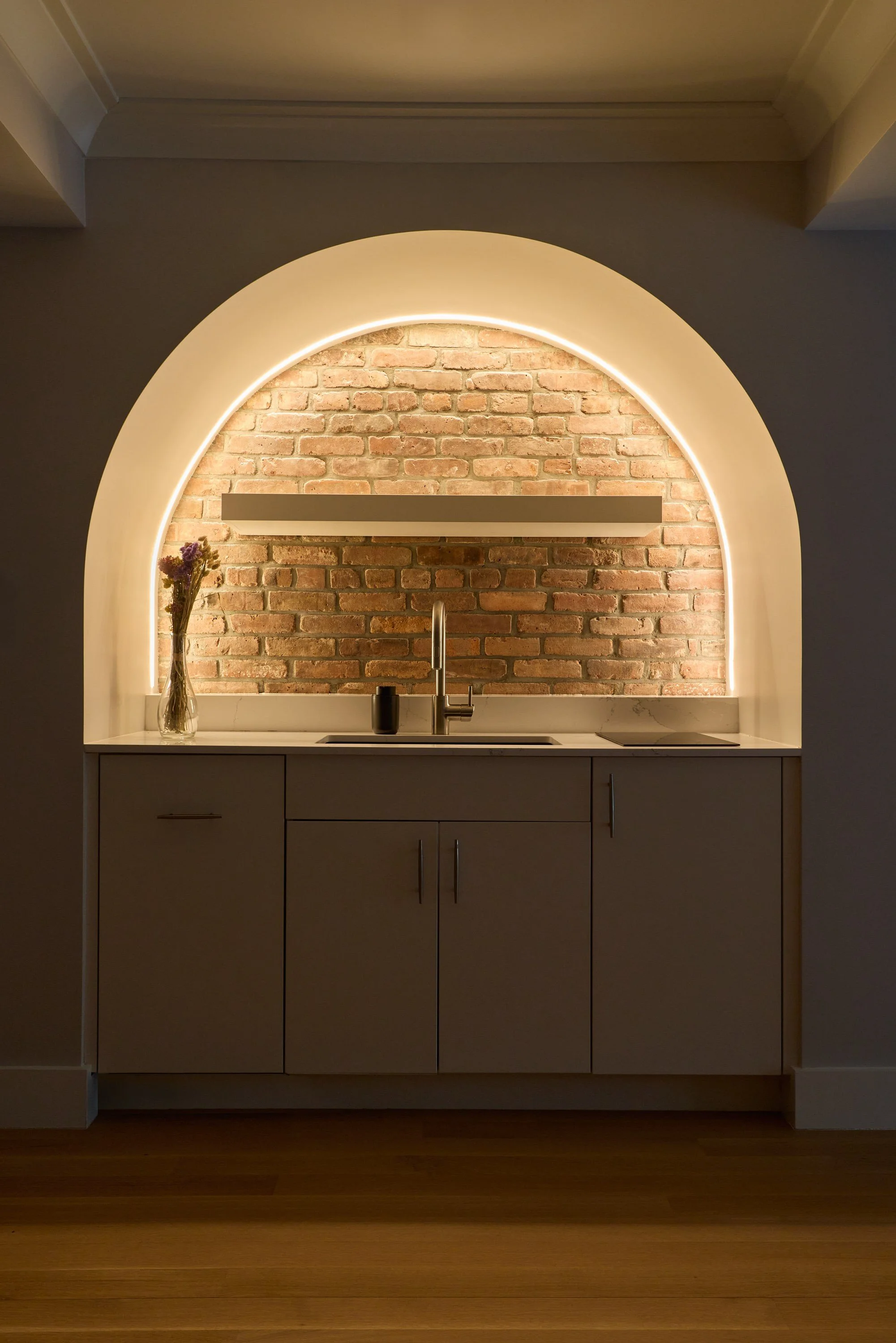 02-brick-arch-wet-bar-niche-nyc.jpg