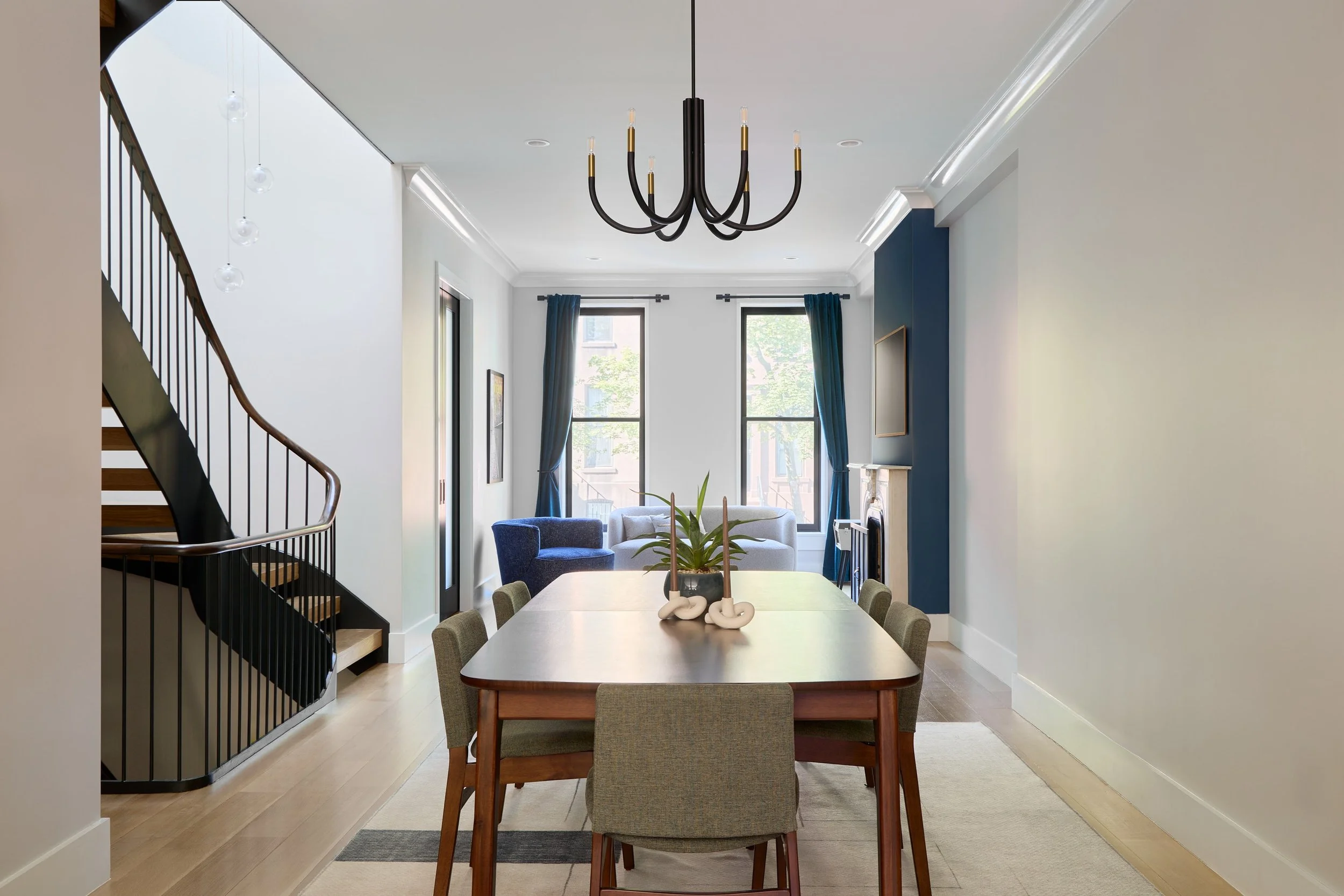 07-dining-room-open-staircase-nyc.jpg