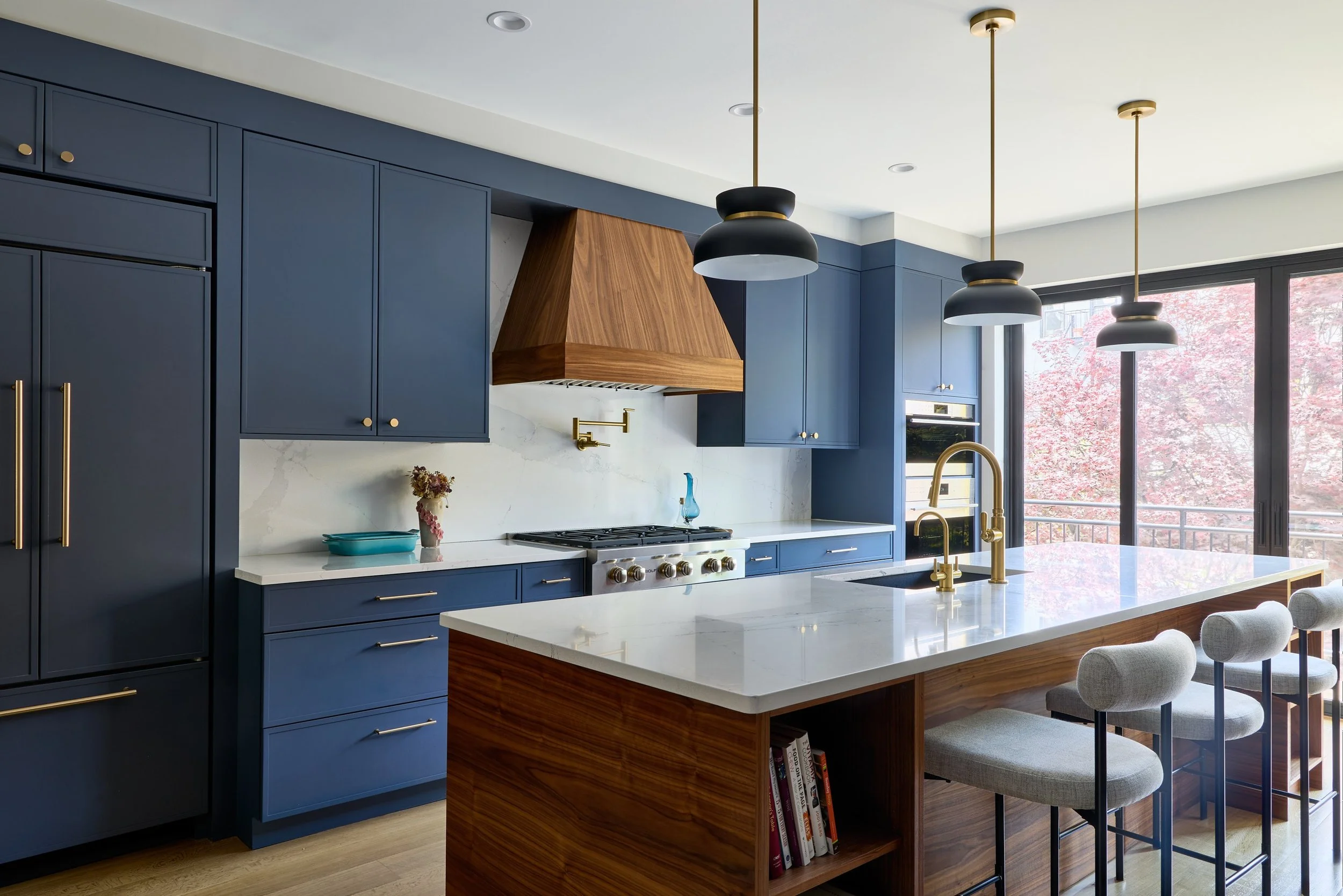 04-kitchen-navy-island-counter-seating-nyc.jpg