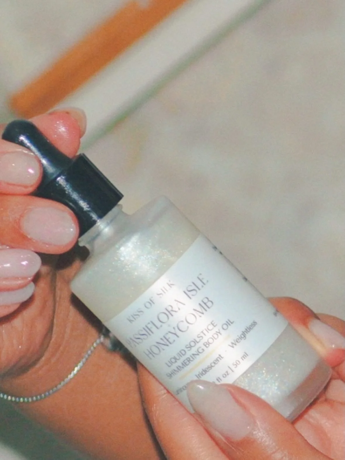 Passiflora Isle + Honeycomb Liquid Solstice Shimmering Body Oil