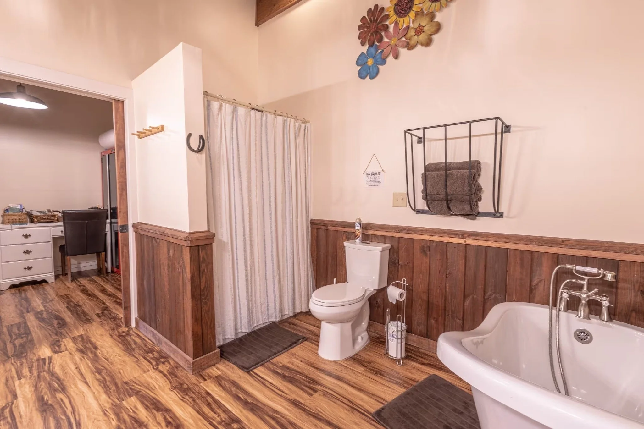 06_stable_bathroom.jpeg