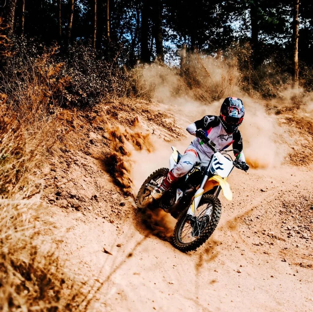 50550-SUR-RON-Storm-BEE-E-Enduro-1024x1024.jpg