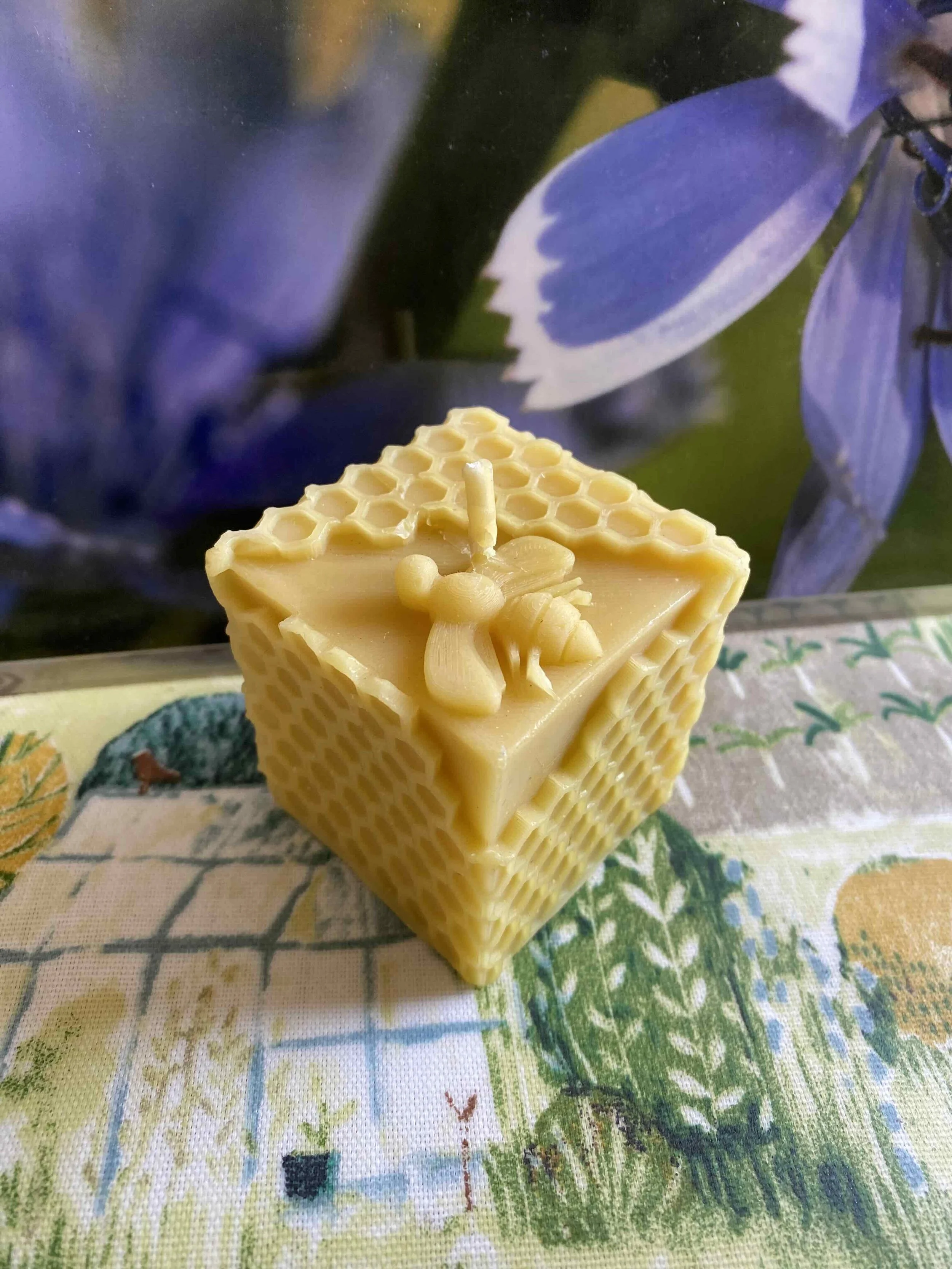 100% Pure Beeswax Honeycomb Bee Candle - Bee Gift