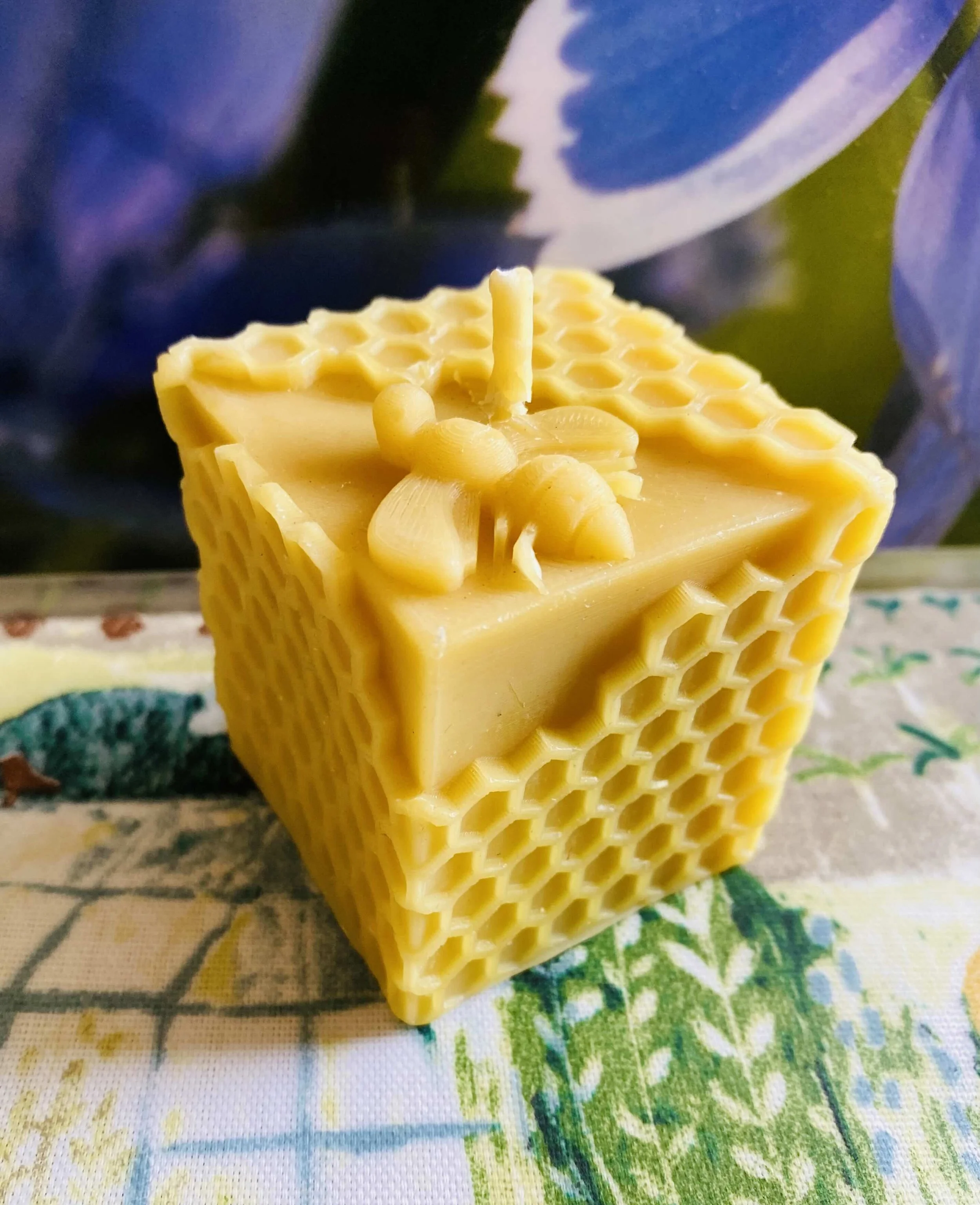 pure-beeswax-square-honey-combe-candle.jpg
