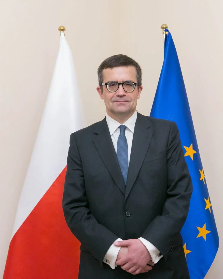 Amb_Wilczek_foto-768x960.jpg