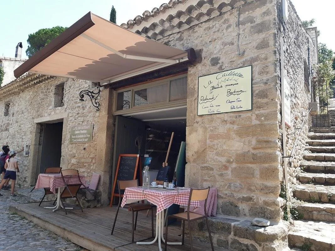 Photo from restaurantguru.com - the oven is in the open doors to the left of the restaurant