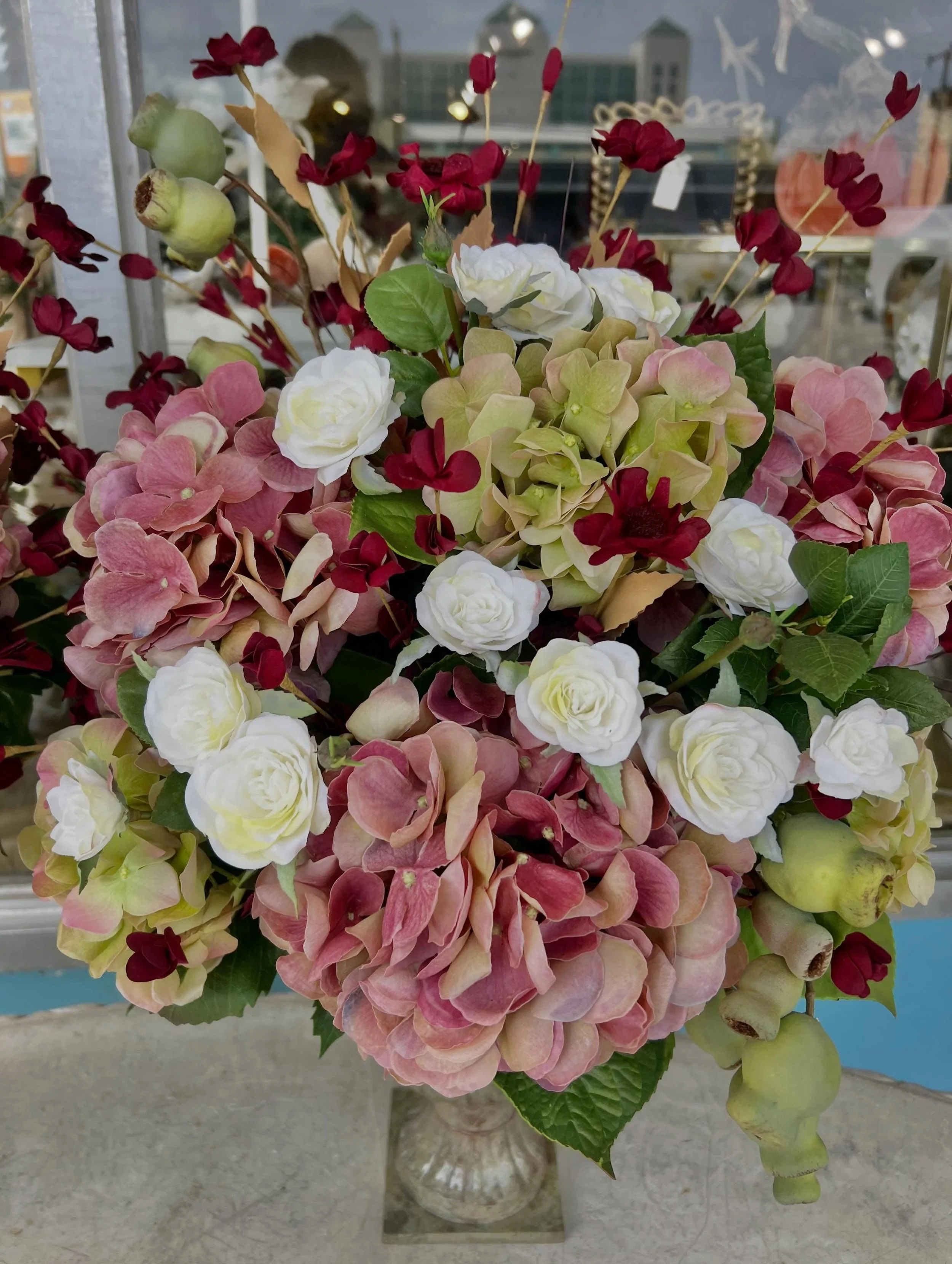 The word is out&hellip; our custom arrangements are in demand! ✨

Natalie has been busy creating beautiful, one-of-a-kind arrangements made just for you. Looking for something special? Call Topiaries and schedule your consultation with Natalie.

Let&