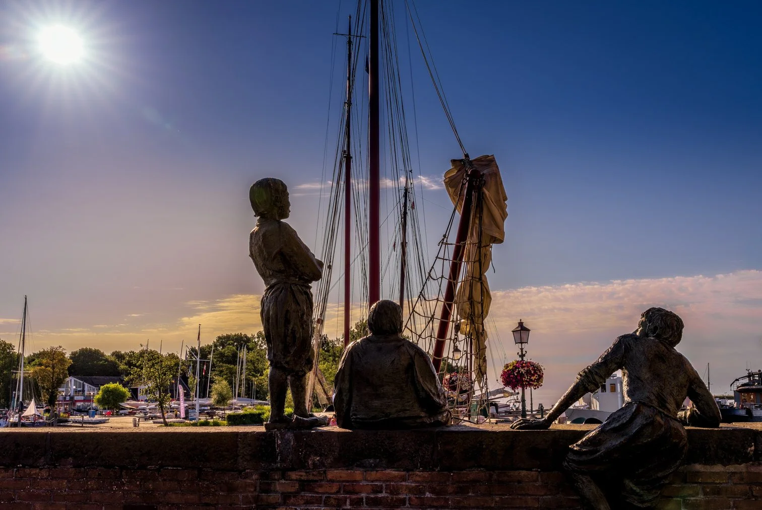 Statue of the Shipboys of Bontekoe.jpg