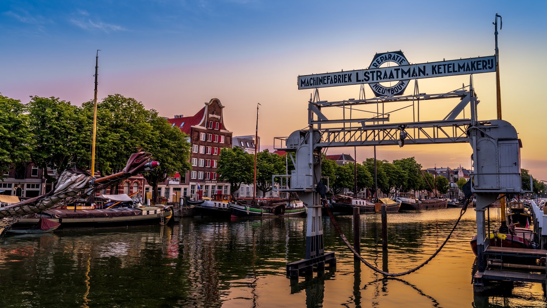 Dordtrecht Wolwevershaven Schroevendok Straatman Ship Elevator.jpg
