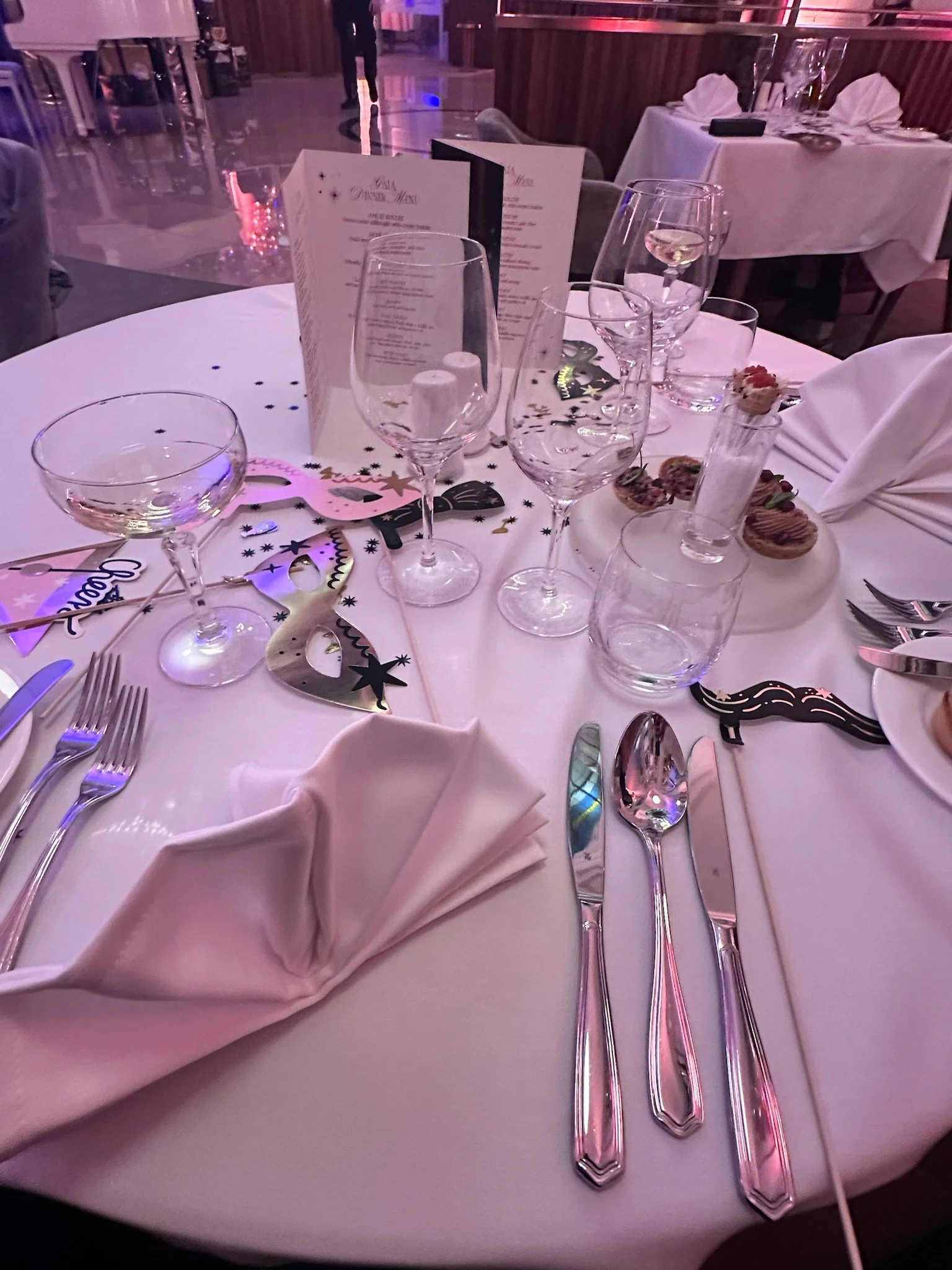 an elegant New Year's Eve tablescape at the Ritz Carlton Budapest