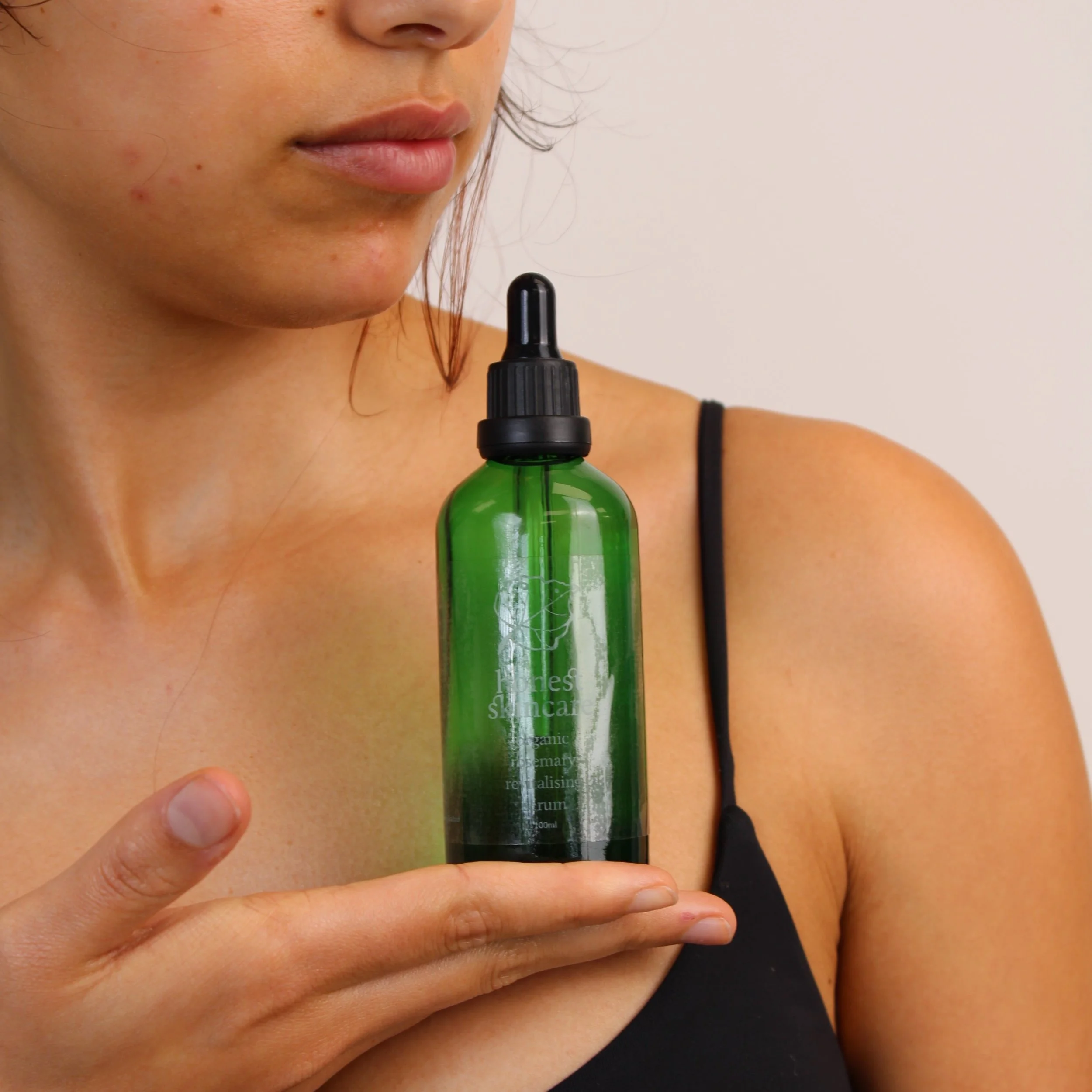 organic_rosemary_revitalising_serum_002.jpg
