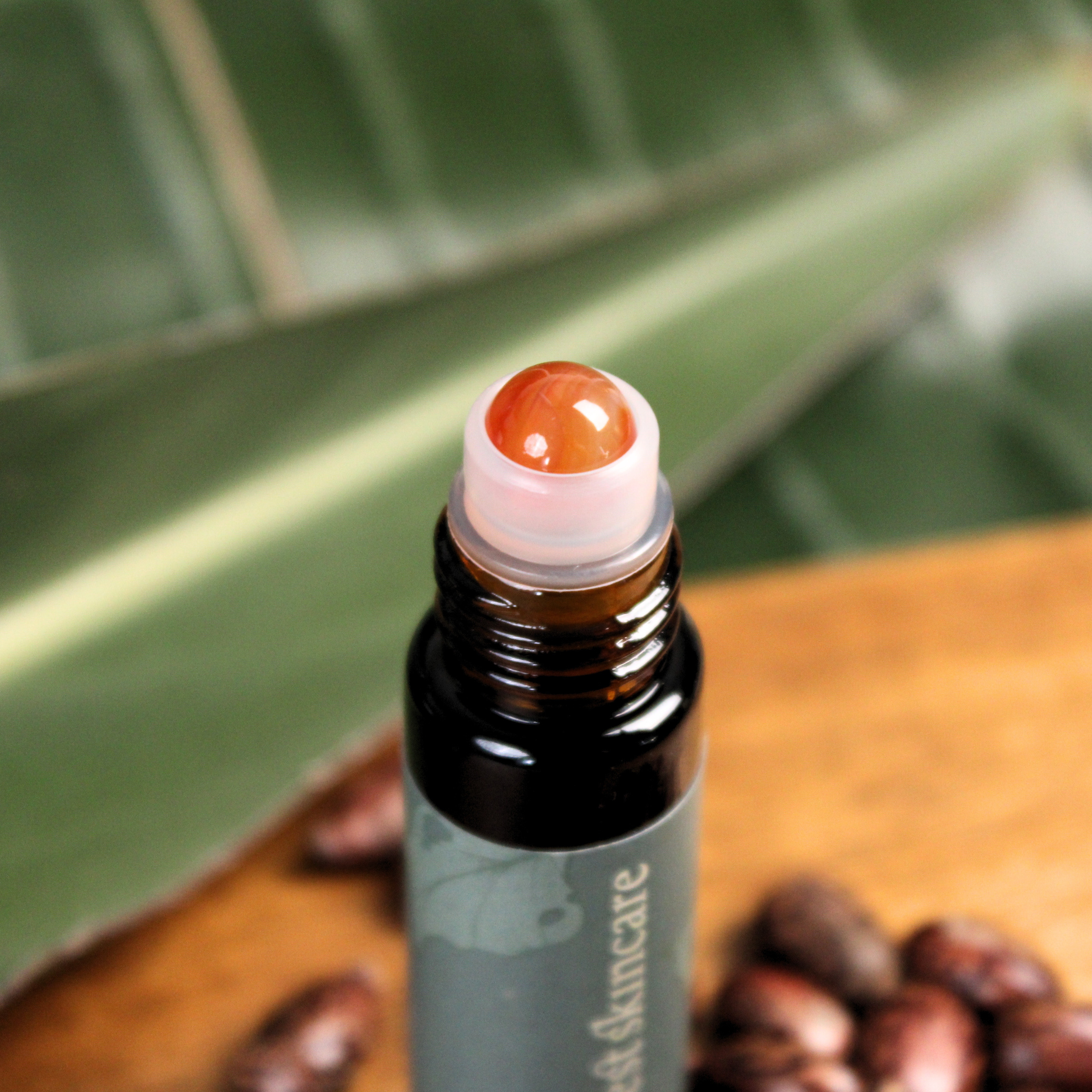 lid_of_mini_roller_of_organic_castor_oil.png