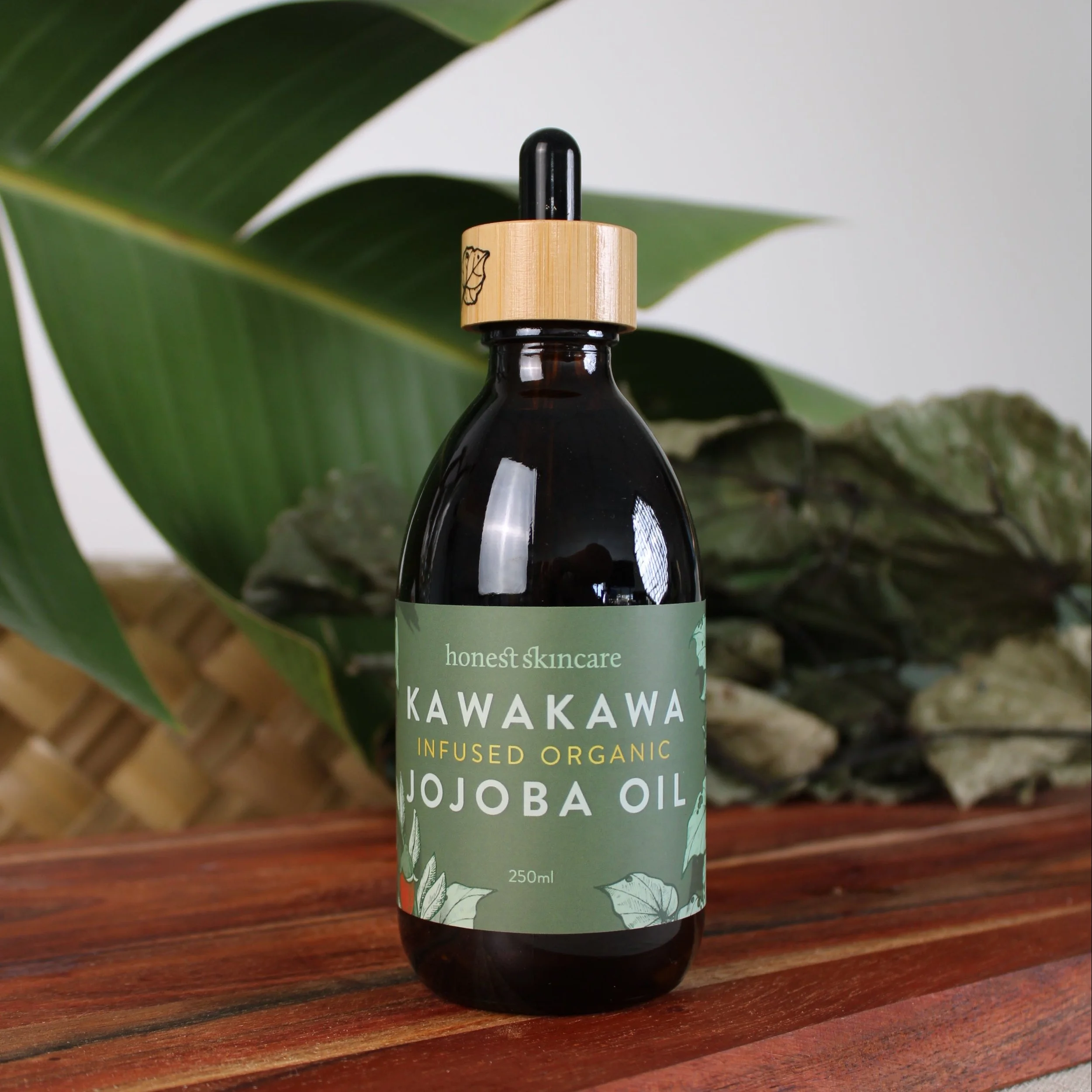 Kawakawa_infused_Jojoba_Oil_250ml_with_dropper_01.jpg