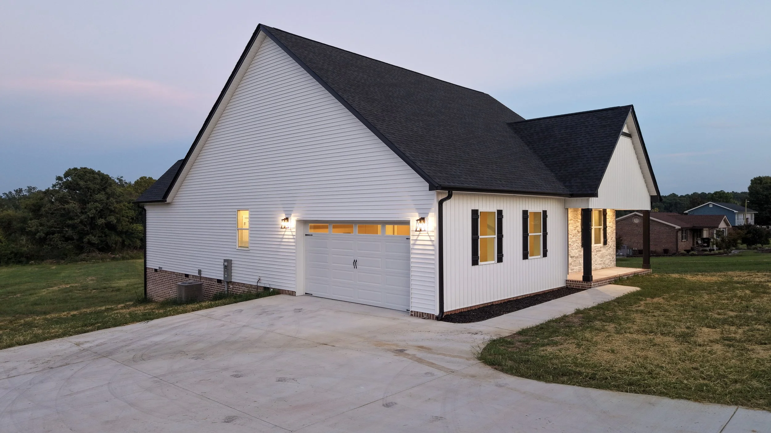 5301_Trewhitt_06_Garage_Front_Twilight.jpg
