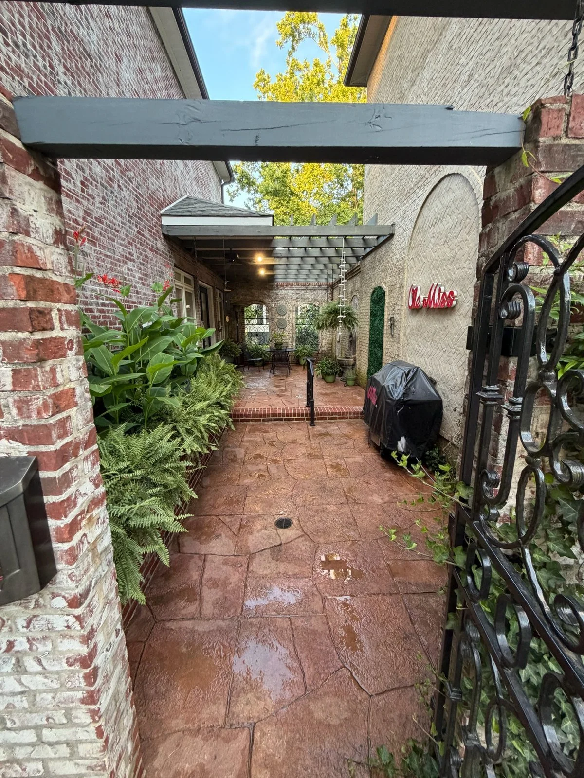 Cleaned brick patio and outdoor living area in the Memphis region