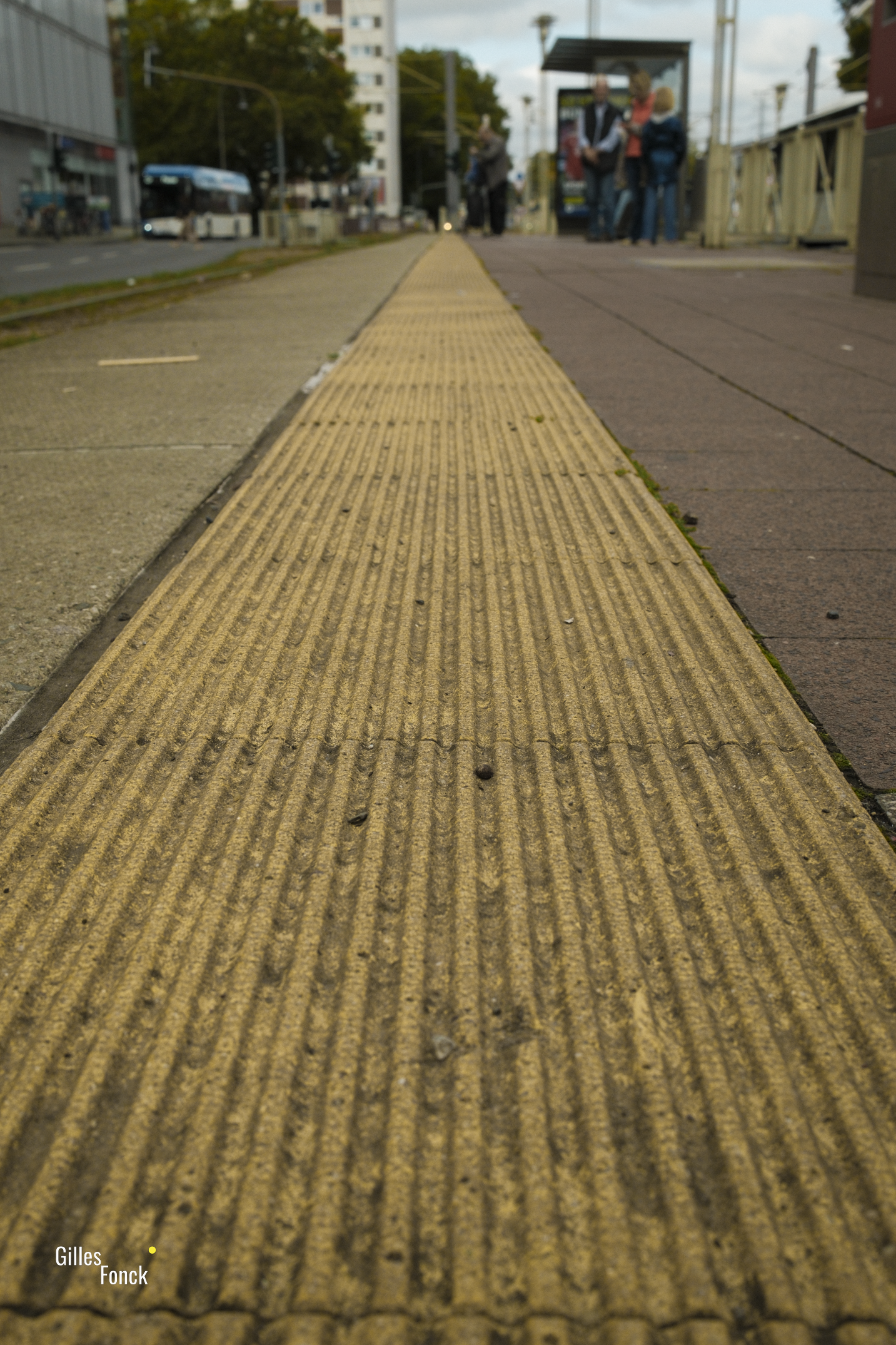 Leading lines