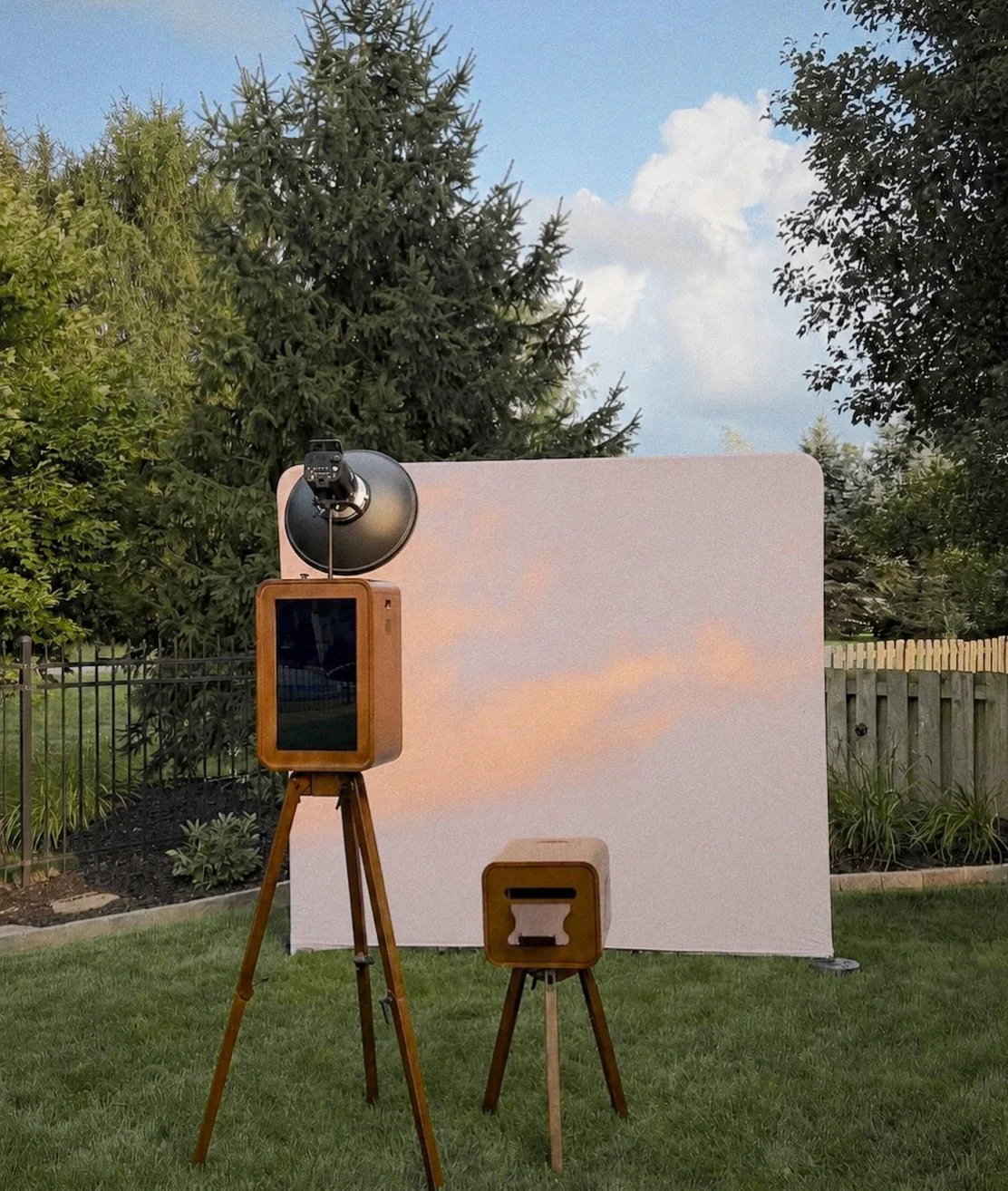 perhaps a backyard photo booth?😍☁️ 

#photobooth #photoboothfun #photoboothwedding