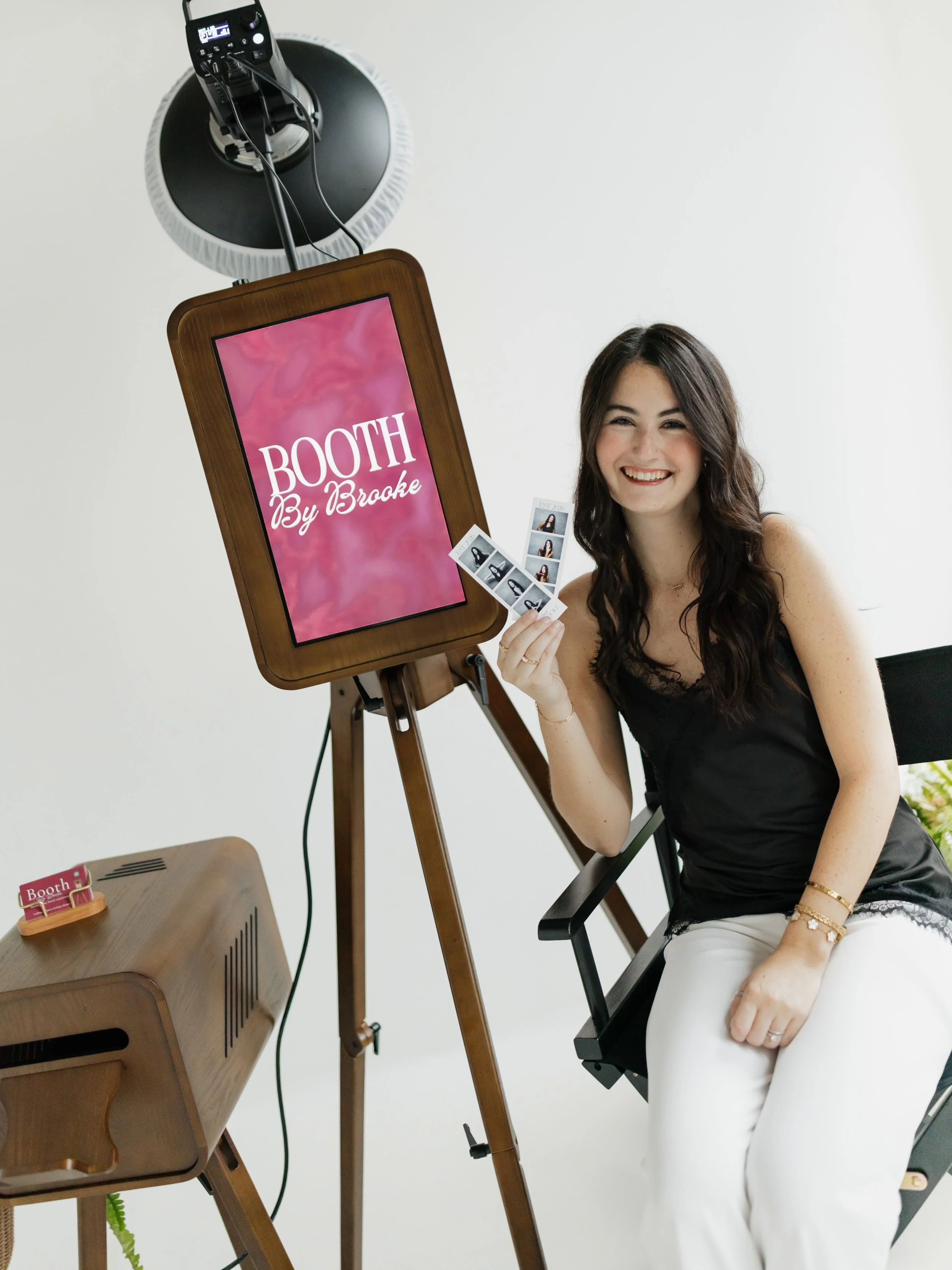 the photo booth attendant you didn&rsquo;t know you needed 🤎

hi, I&rsquo;m Brooke, the face behind Booth by Brooke &amp; the one you&rsquo;ll actually see behind the booth on your wedding day!!!

I&rsquo;m there to keep everything running smoothly,