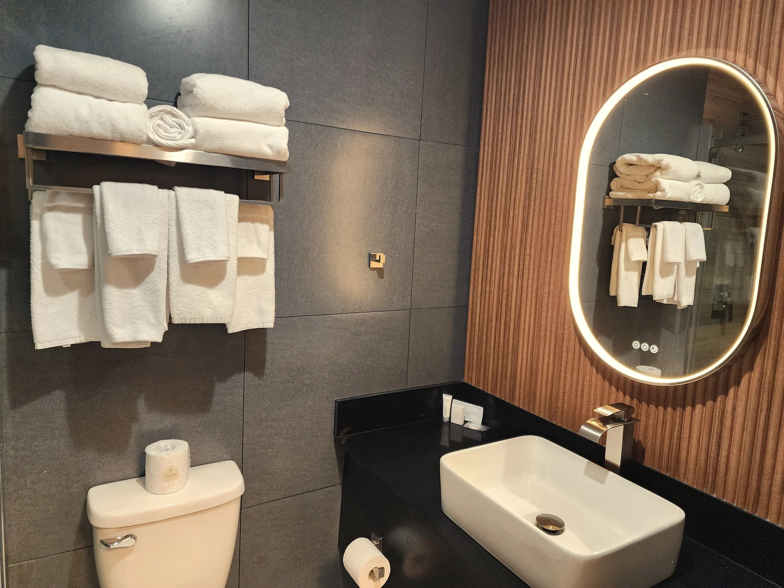 4. Bathroom 3.jpg