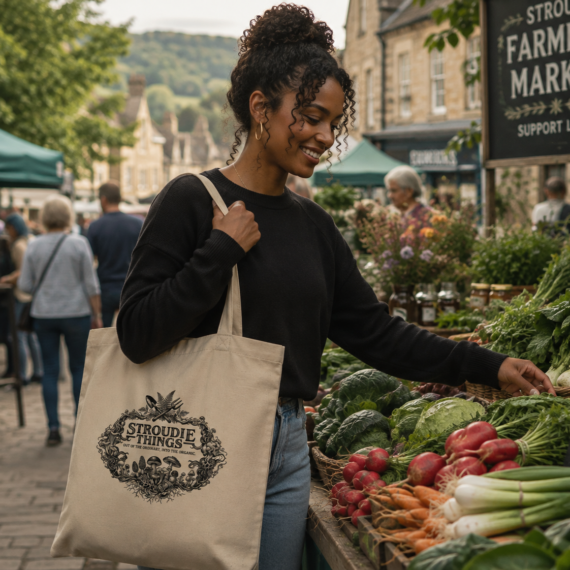 stroudie-things-out-of-the-ordinary-into-the-organic-eco-canvas-tote-bag-over-the -shoulder-of-younger-female-at-stroud-market
