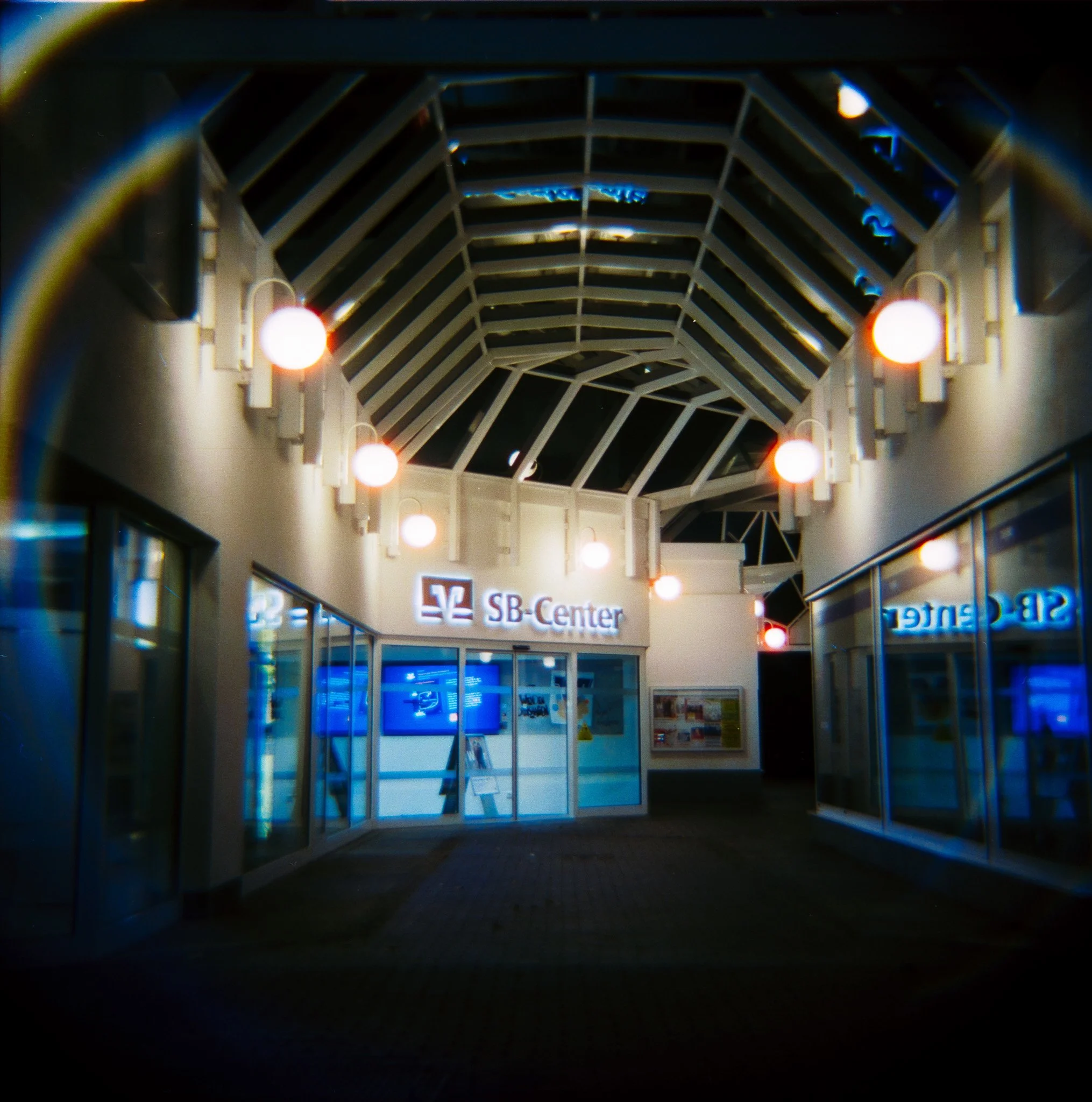 Diana F+ / CineStill 800T 120 / Diana 75mm Lens