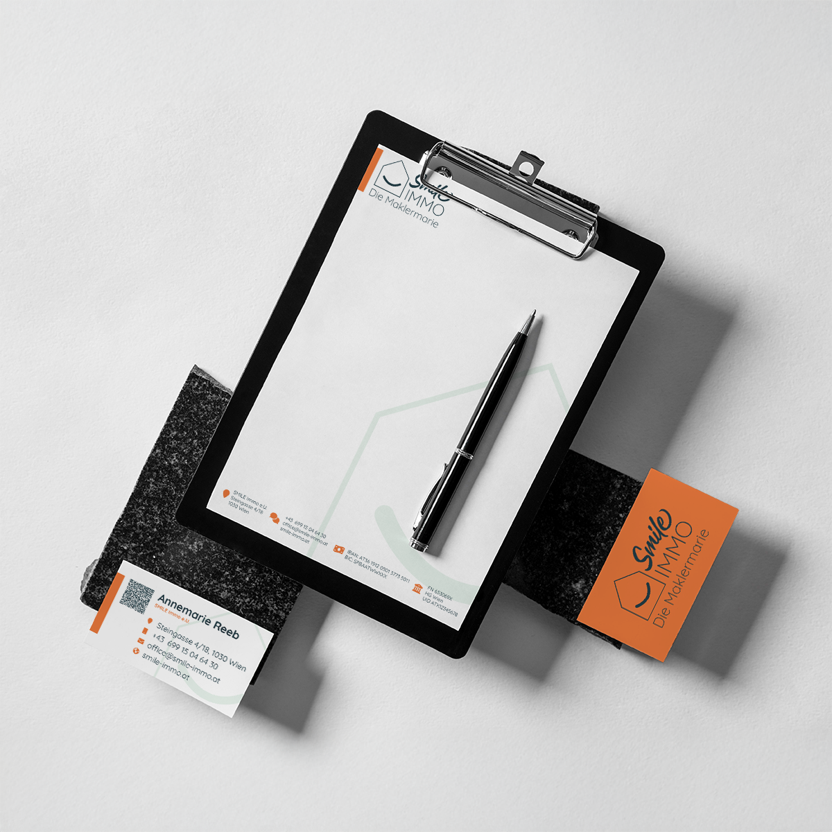 Smile Immo stationery and business card mockup featuring the orange and petrol visual identity.