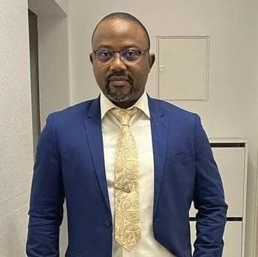 Image of a man wearing glasses.