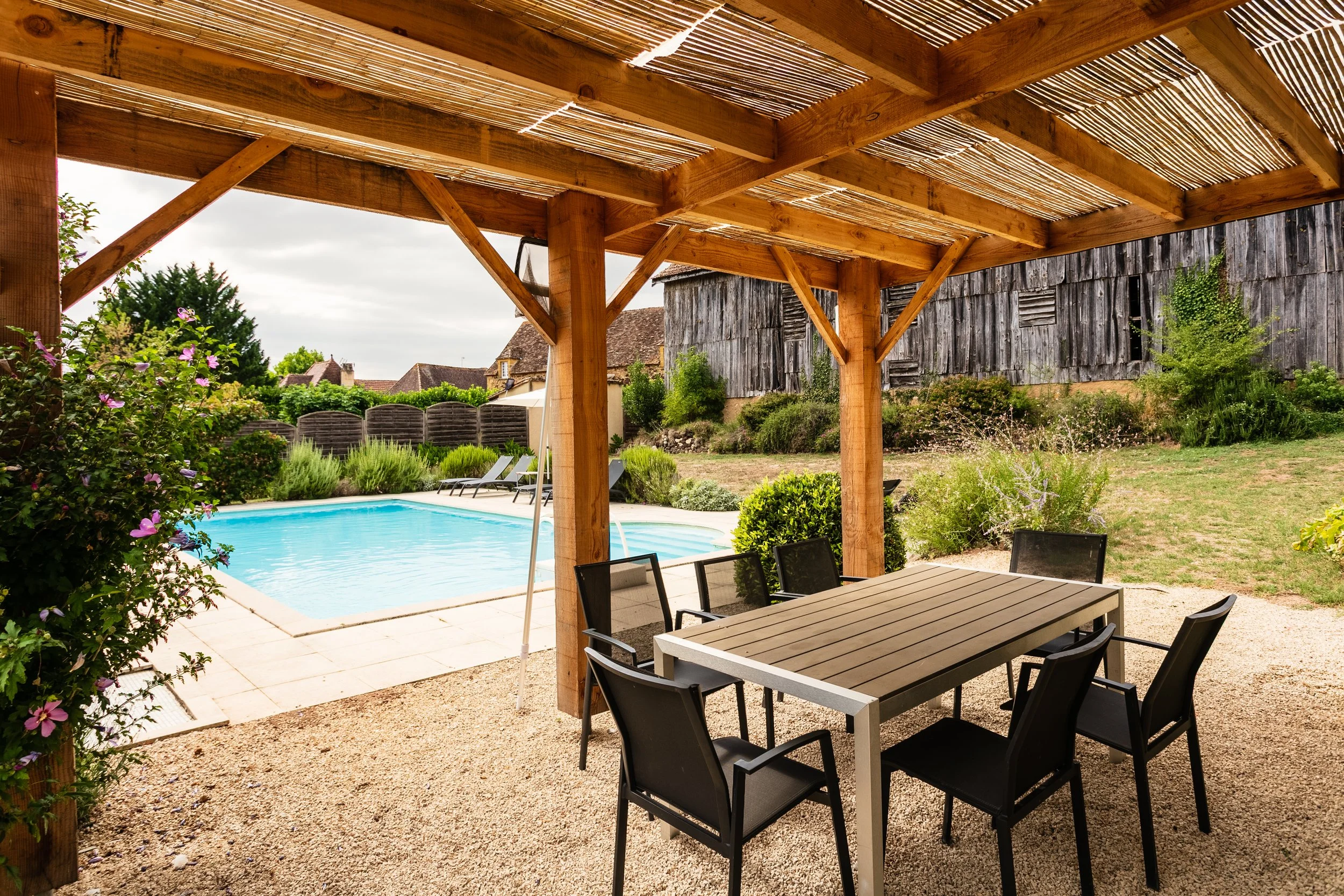 Poolside dining